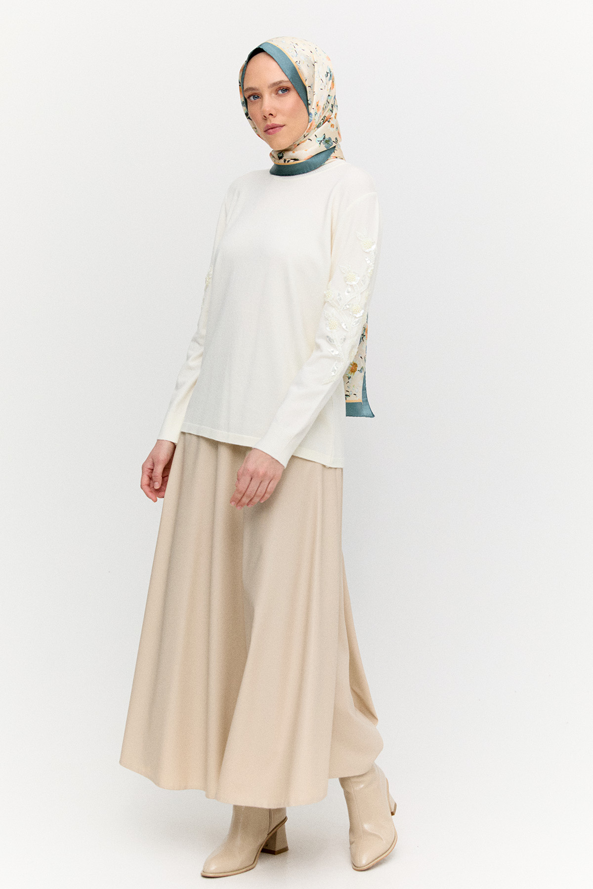 Çiçek Desenli İpek Şal, Tesettür Giyim