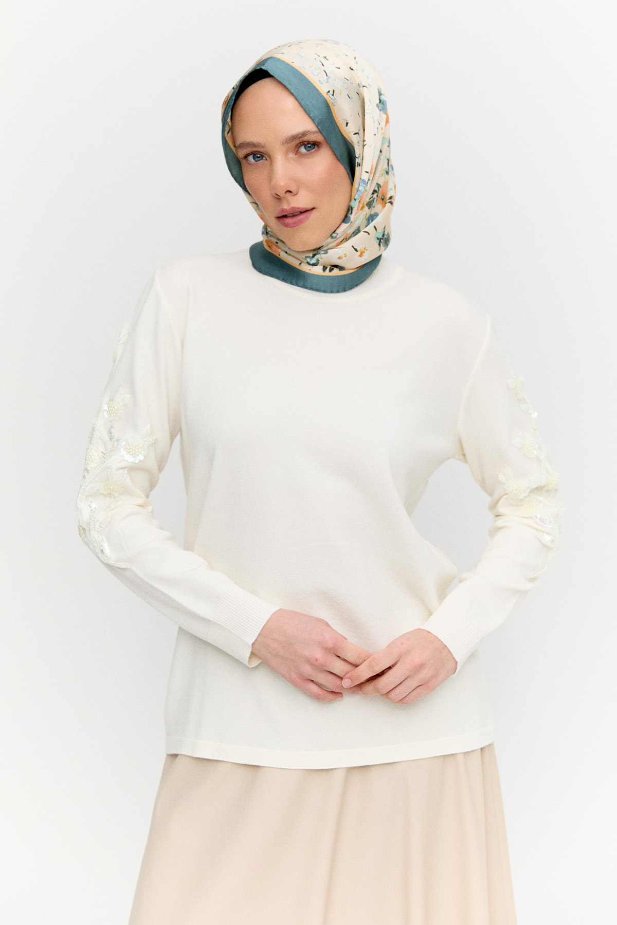 Çiçek Desenli İpek Şal, Tesettür Giyim