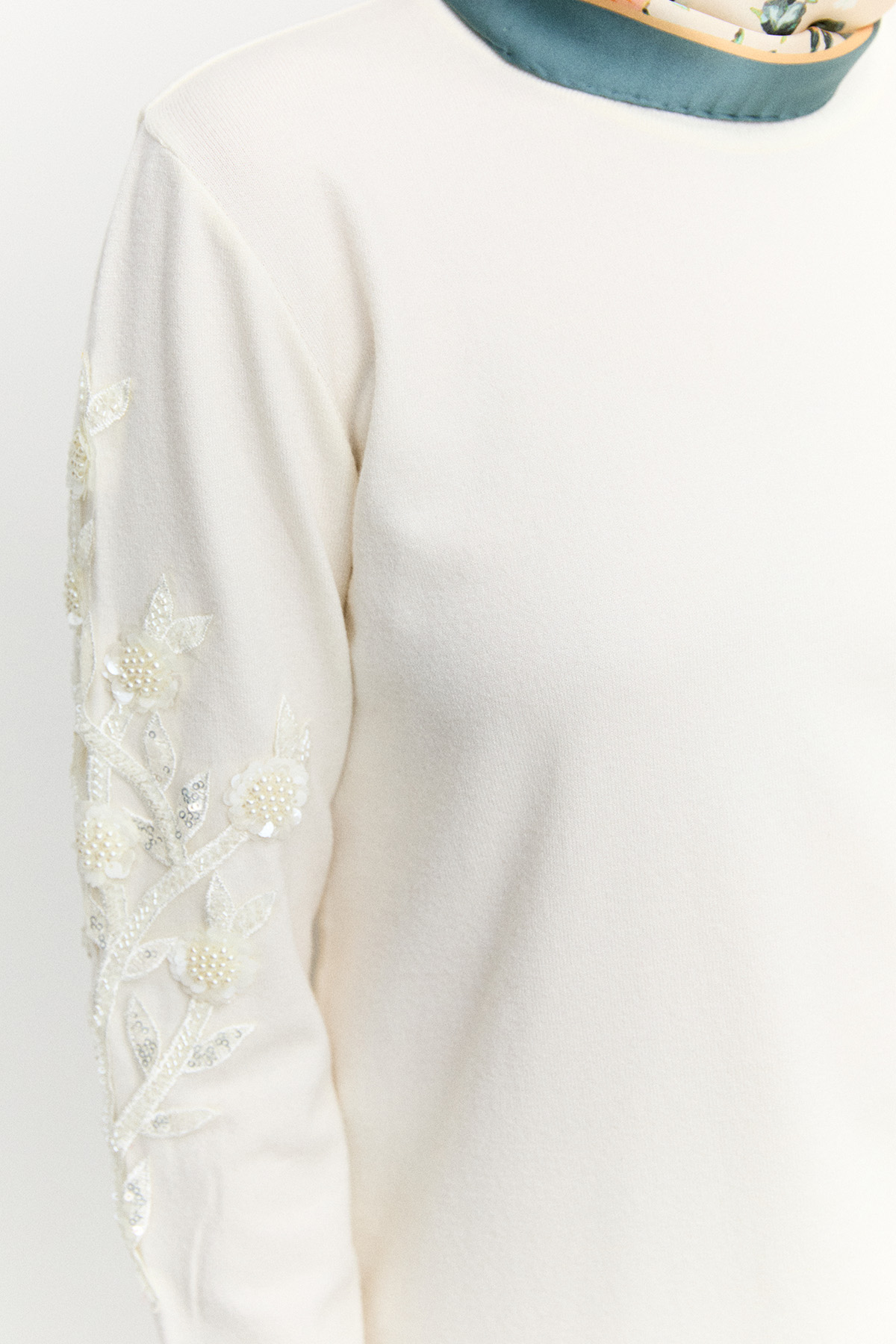 Çiçek Desenli İpek Şal, Tesettür Giyim