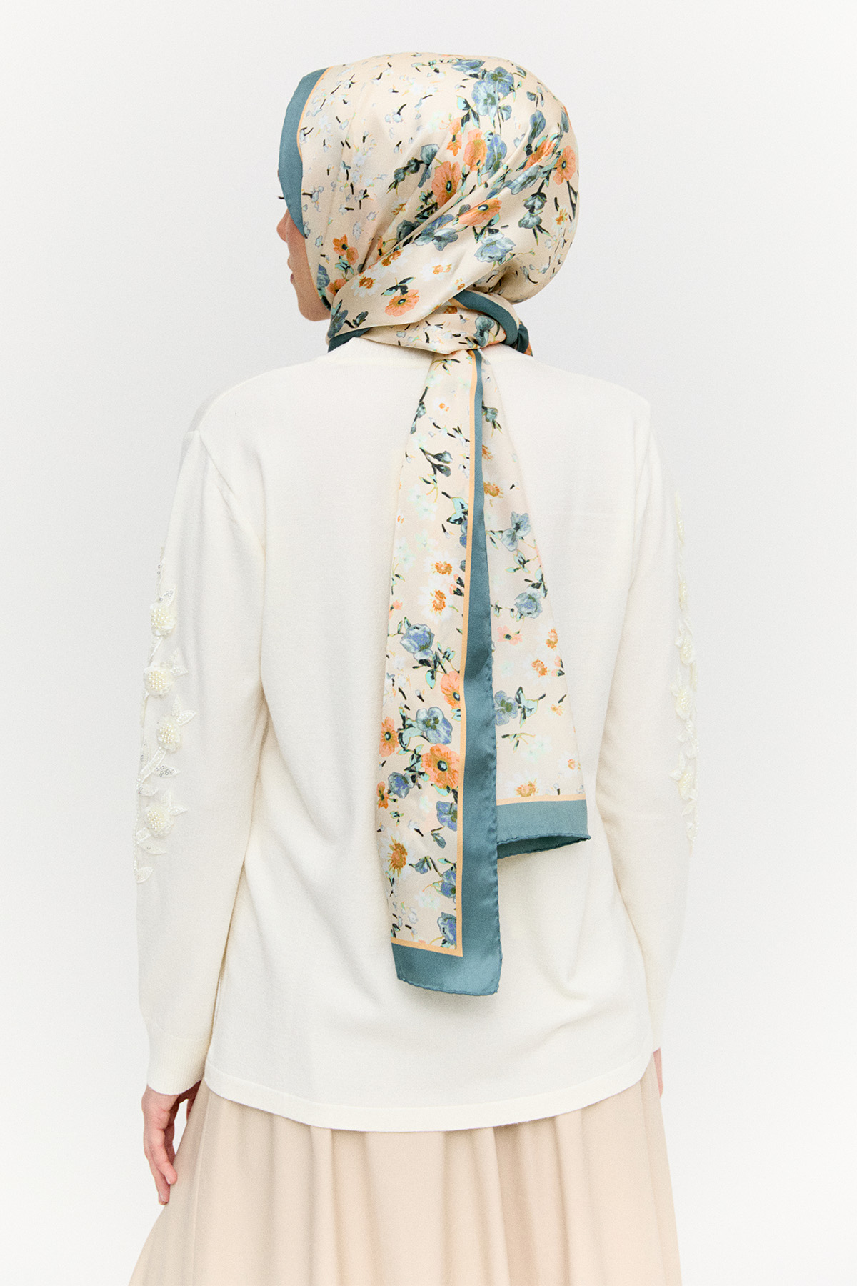 Çiçek Desenli İpek Şal, Tesettür Giyim