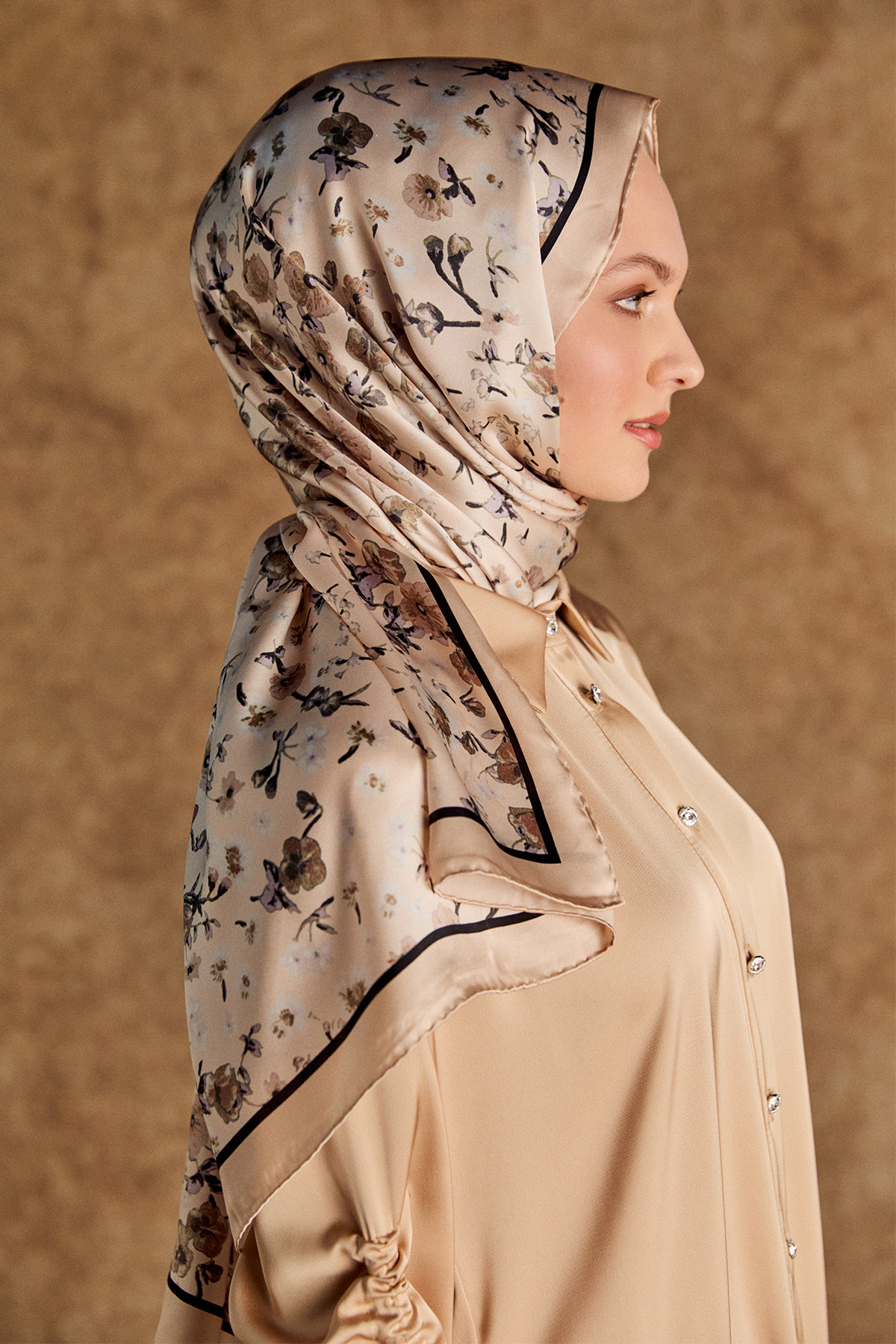 Çiçek Desenli İpek Şal