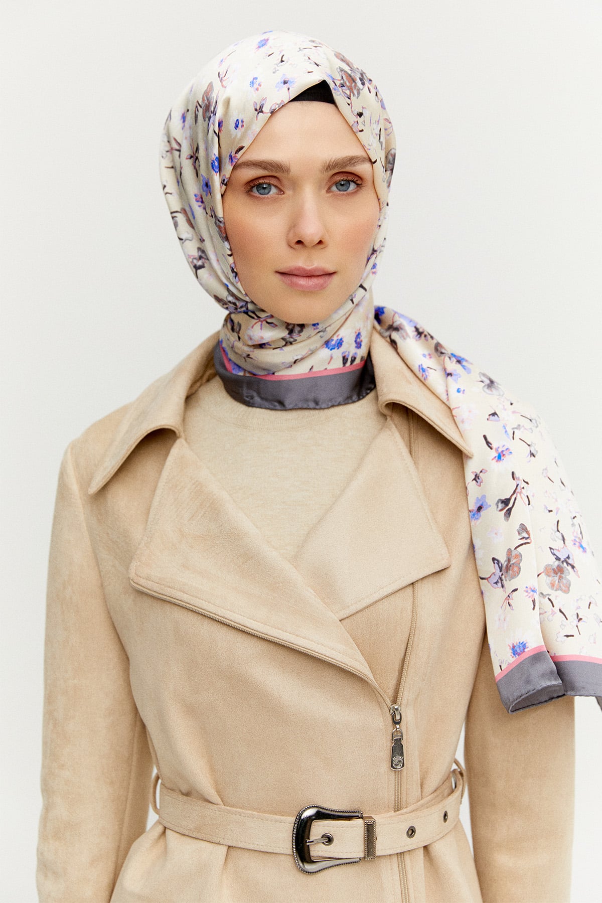 Çiçek Desenli İpek Şal