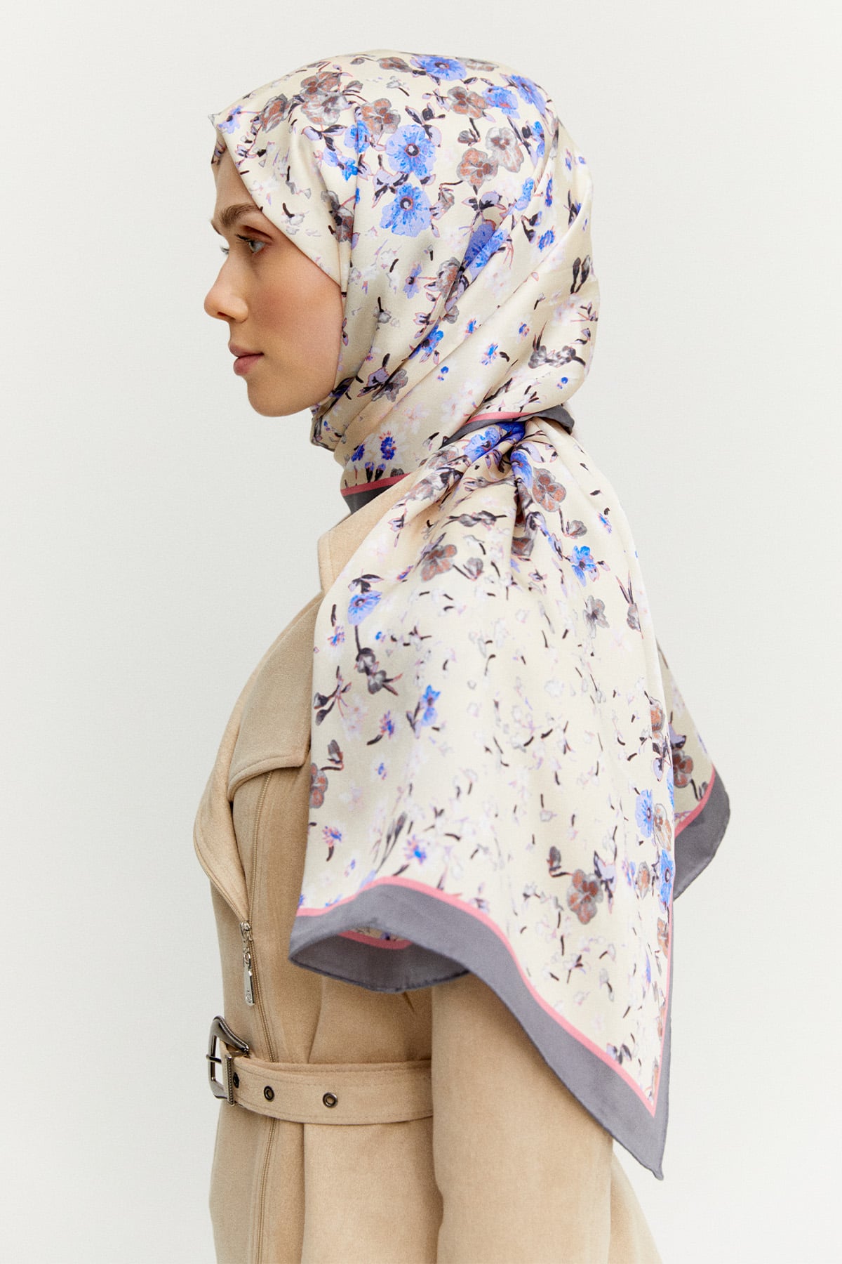 Çiçek Desenli İpek Şal