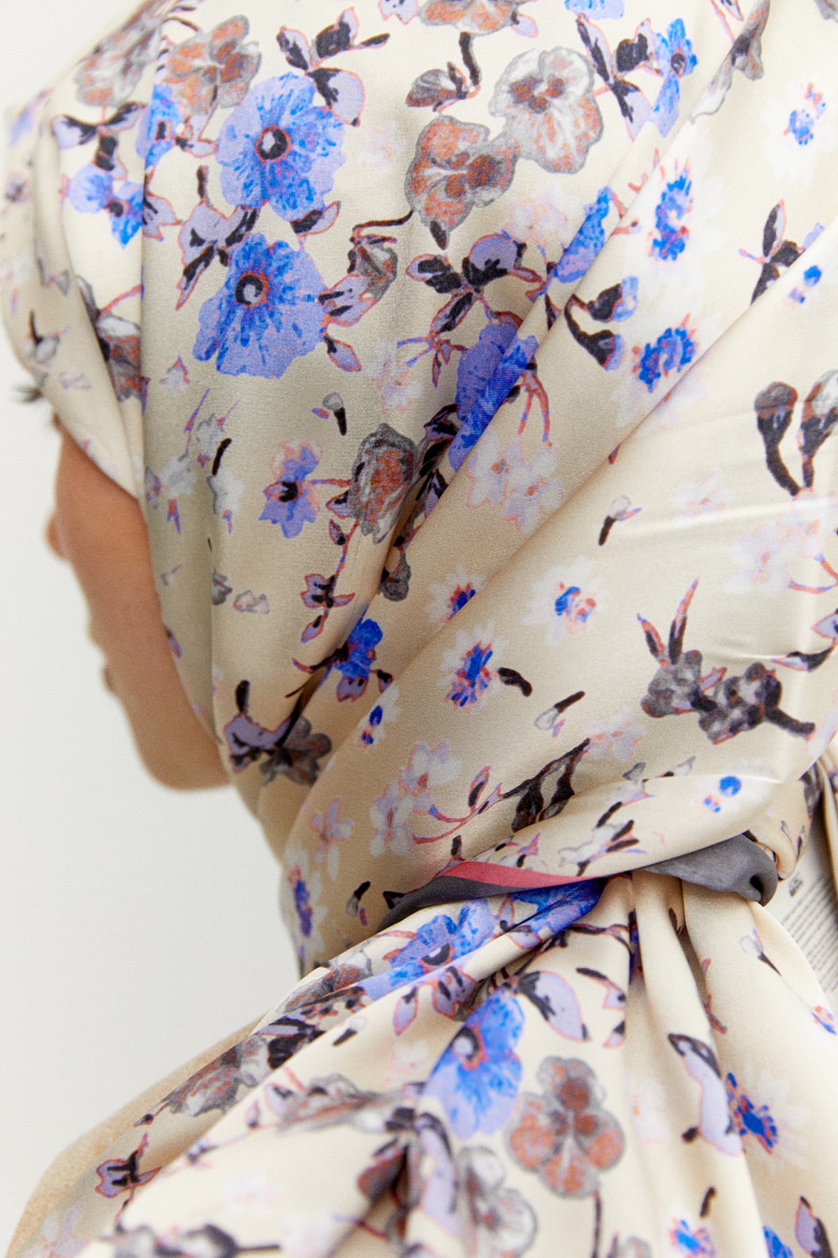 Çiçek Desenli İpek Şal