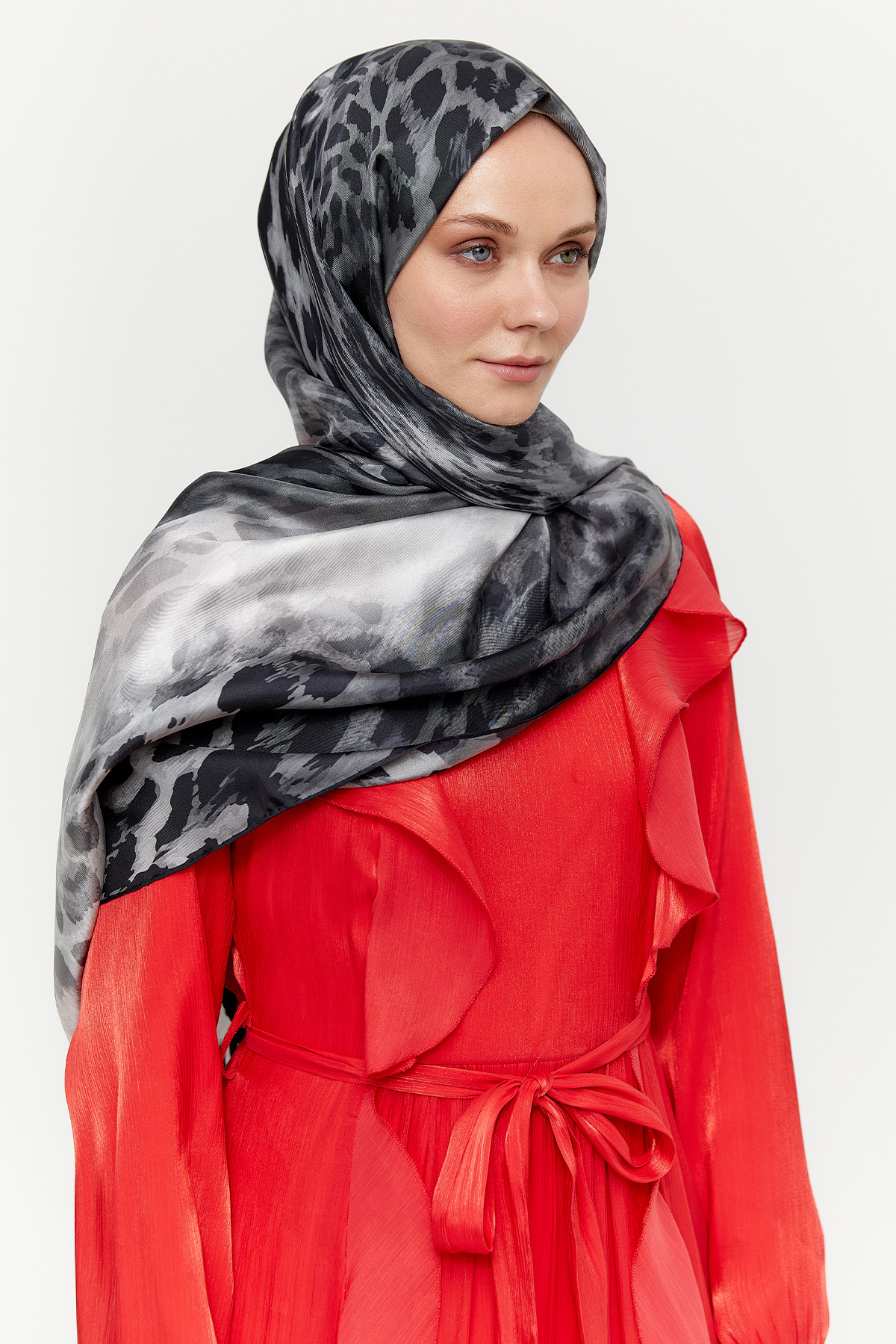 Leopar Desenli İpek Şal