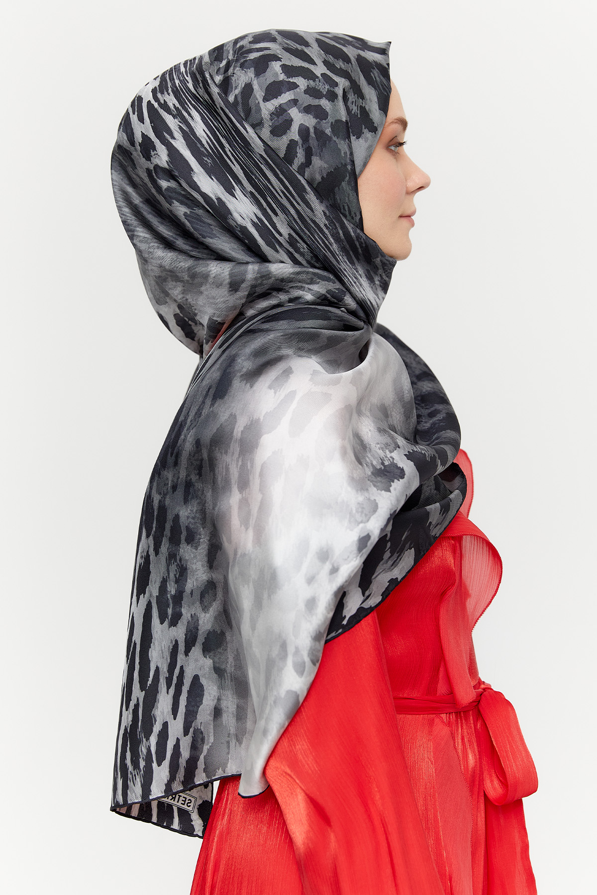 Leopar Desenli İpek Şal