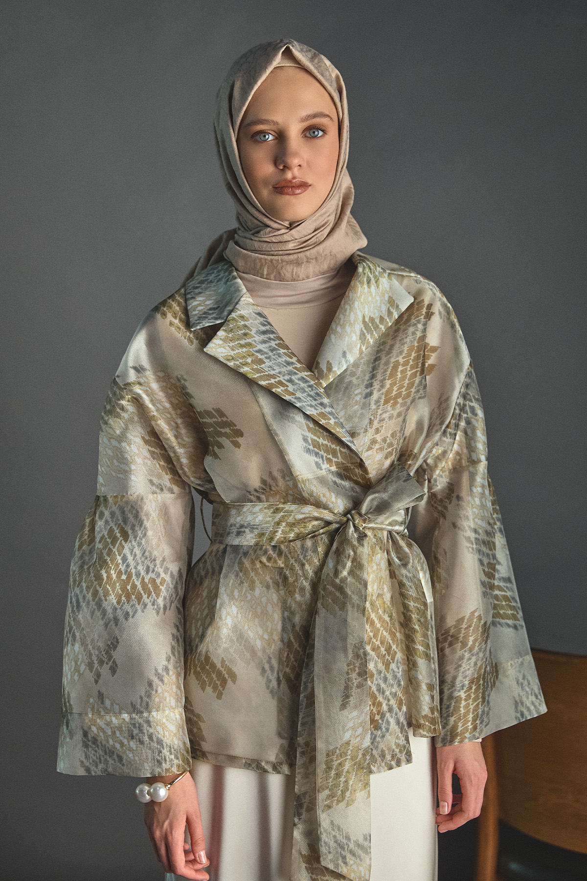 Desenli Kuşaklı Organze Ceket