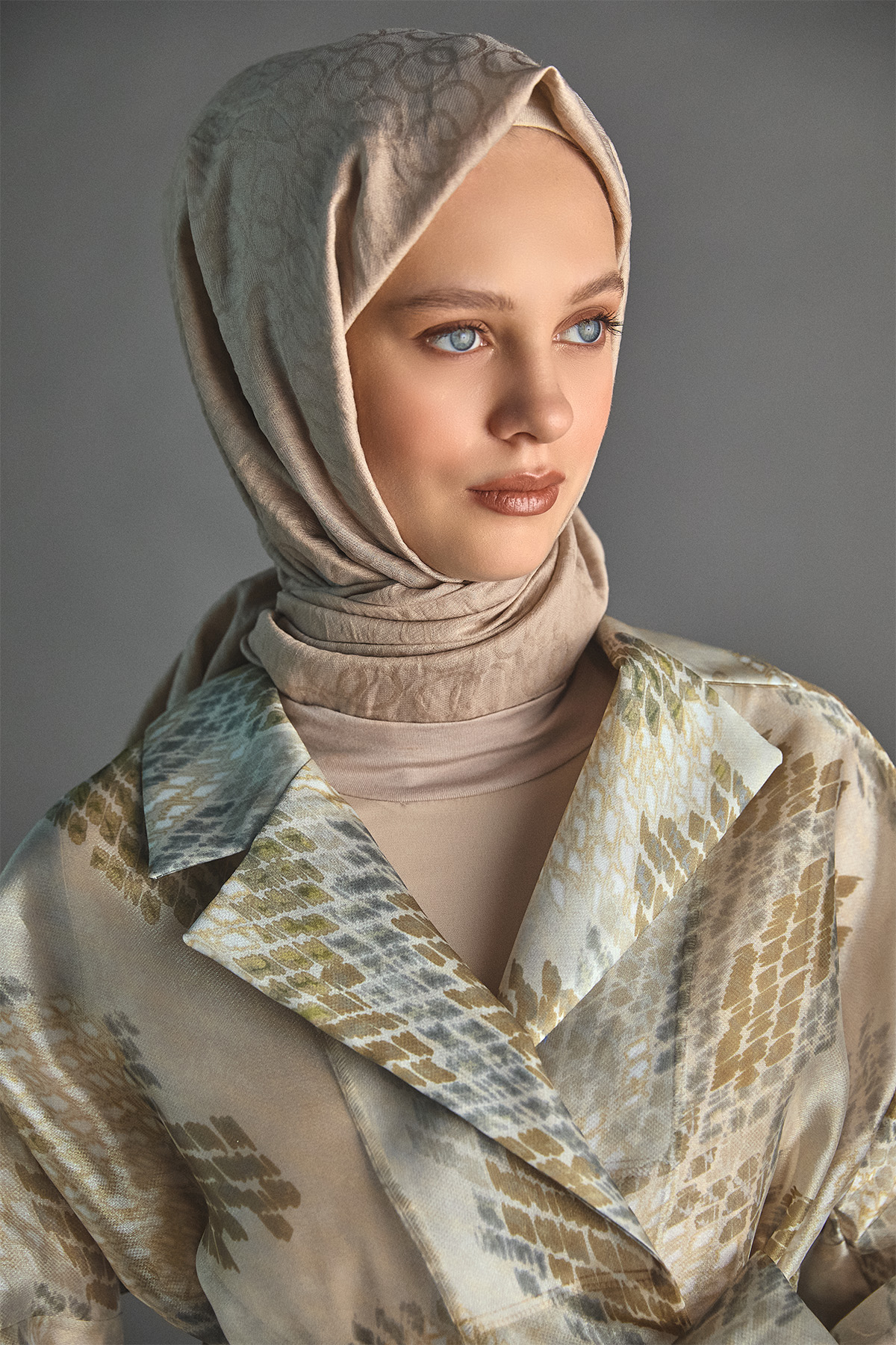 Desenli Kuşaklı Organze Ceket