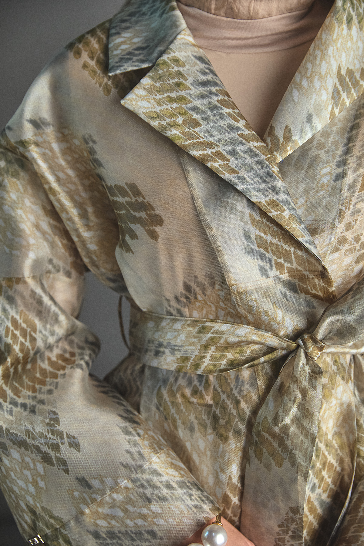 Desenli Kuşaklı Organze Ceket