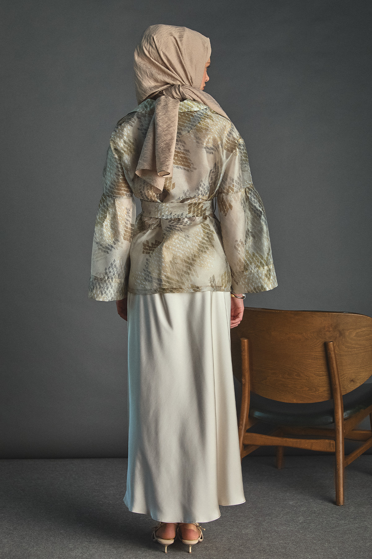 Desenli Kuşaklı Organze Ceket