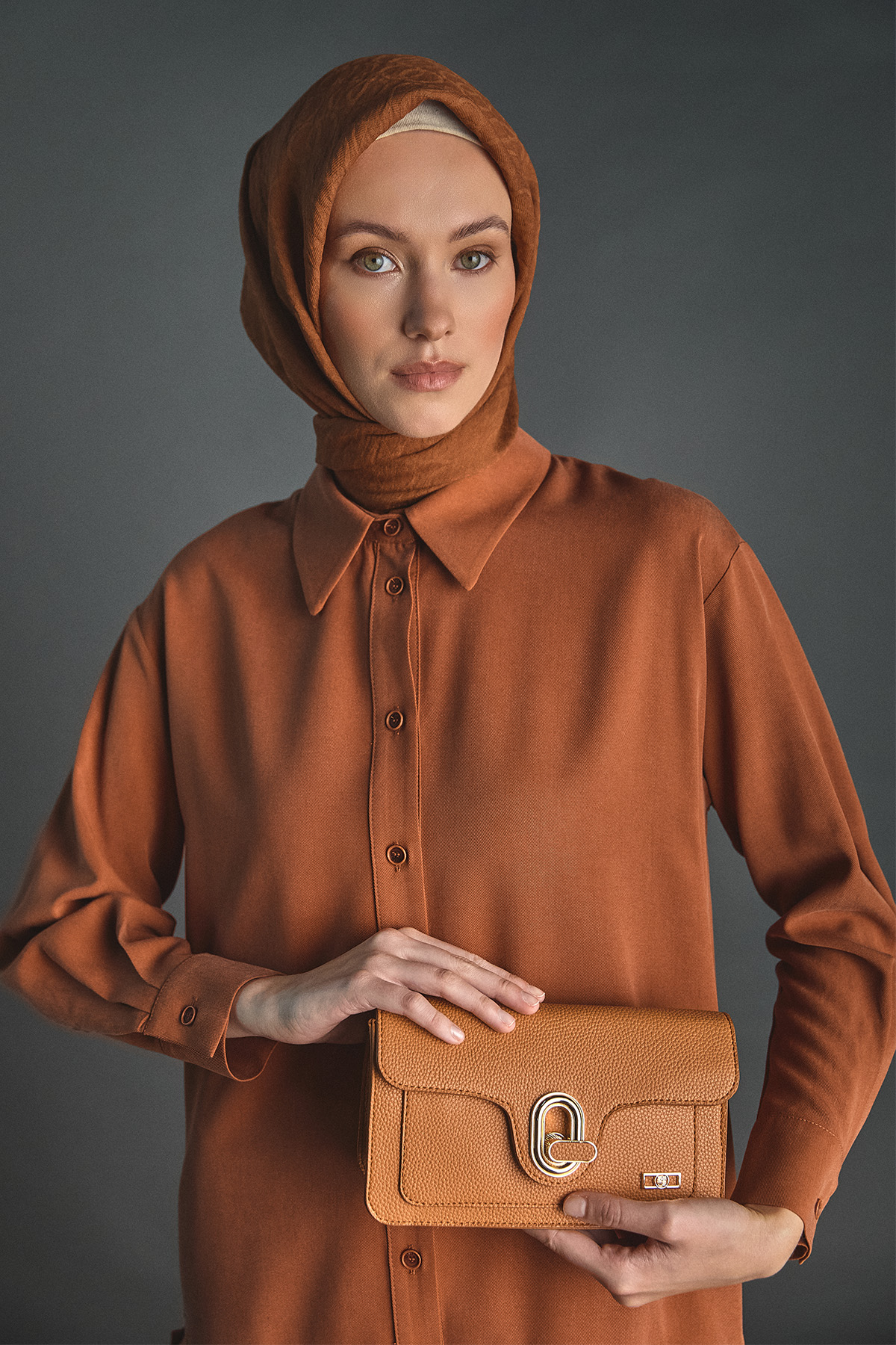 Kartlık Detaylı Mini Omuz Çantası