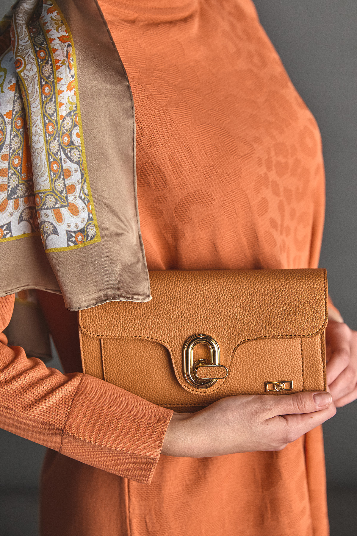 Kartlık Detaylı Mini Omuz Çantası