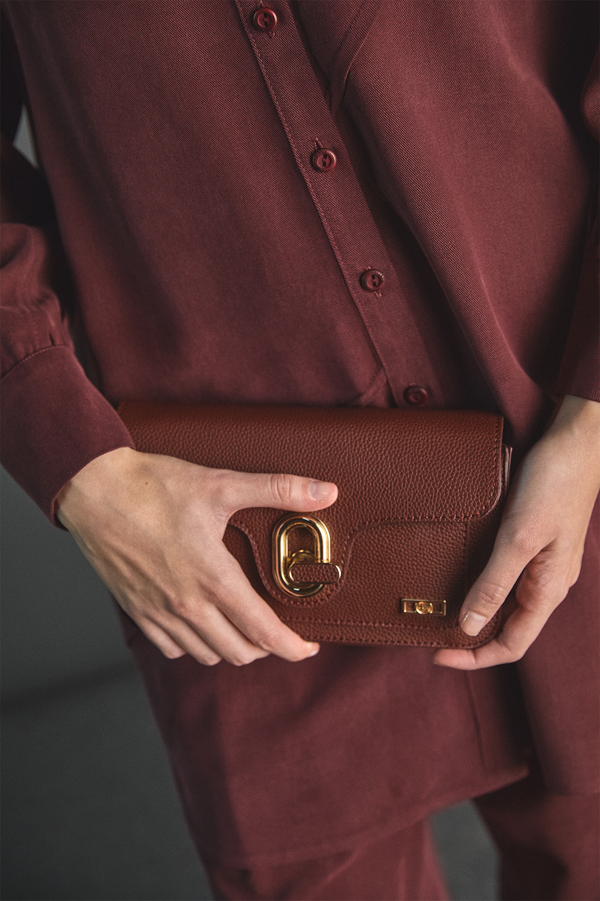 Kartlık Detaylı Mini Omuz Çantası