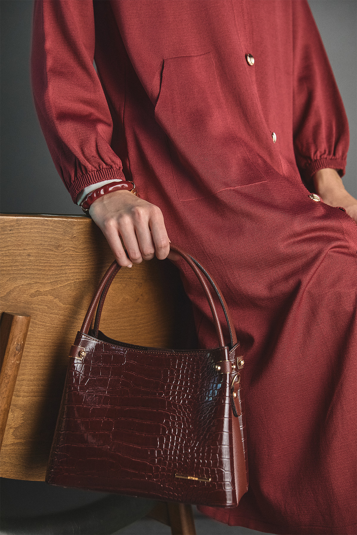 Çıt Kapamalı Deri Askılı El ve Kol Çantası