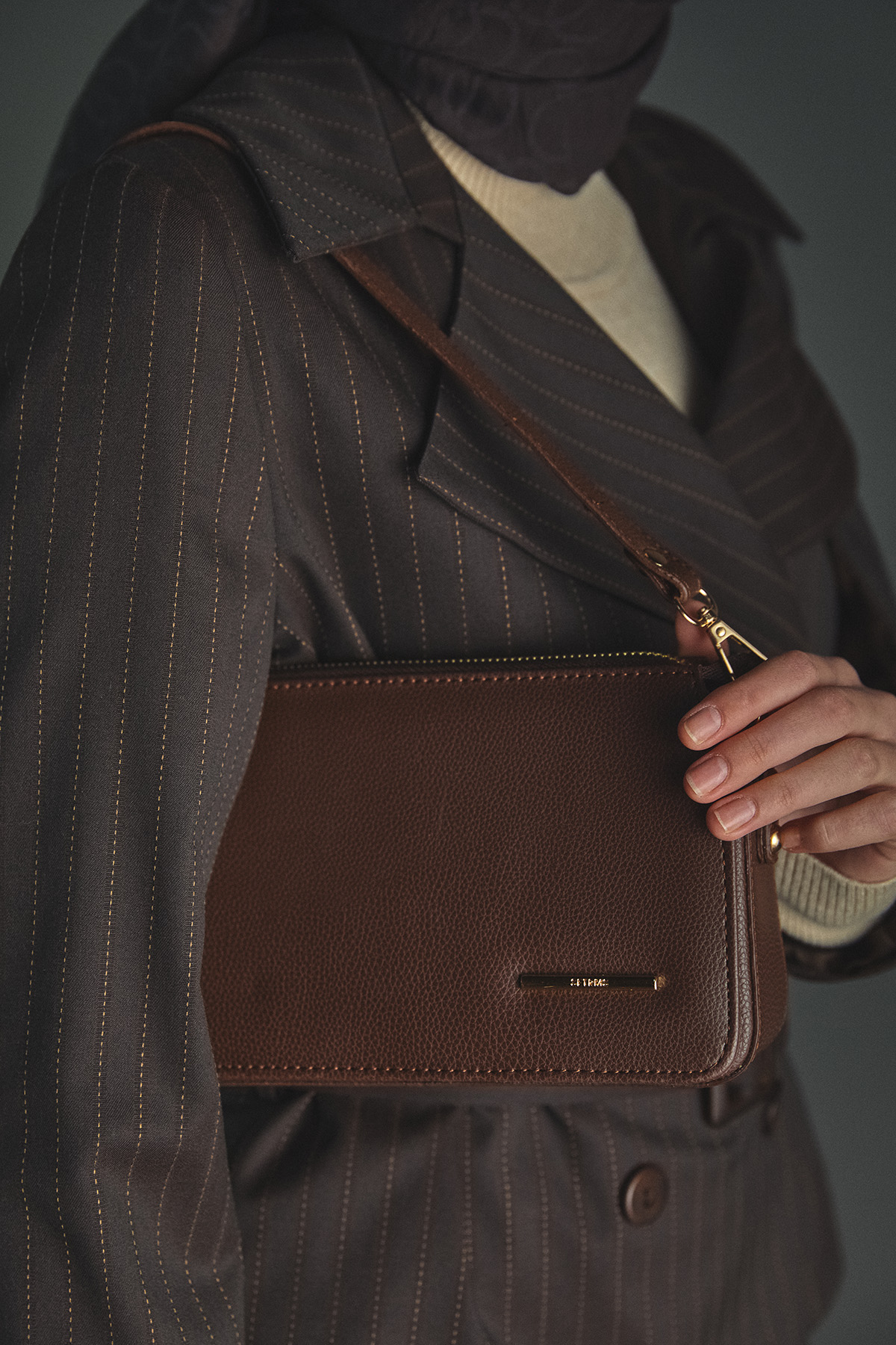 Zincir Askılı Çok Bölmeli Suni Deri Omuz Çantası