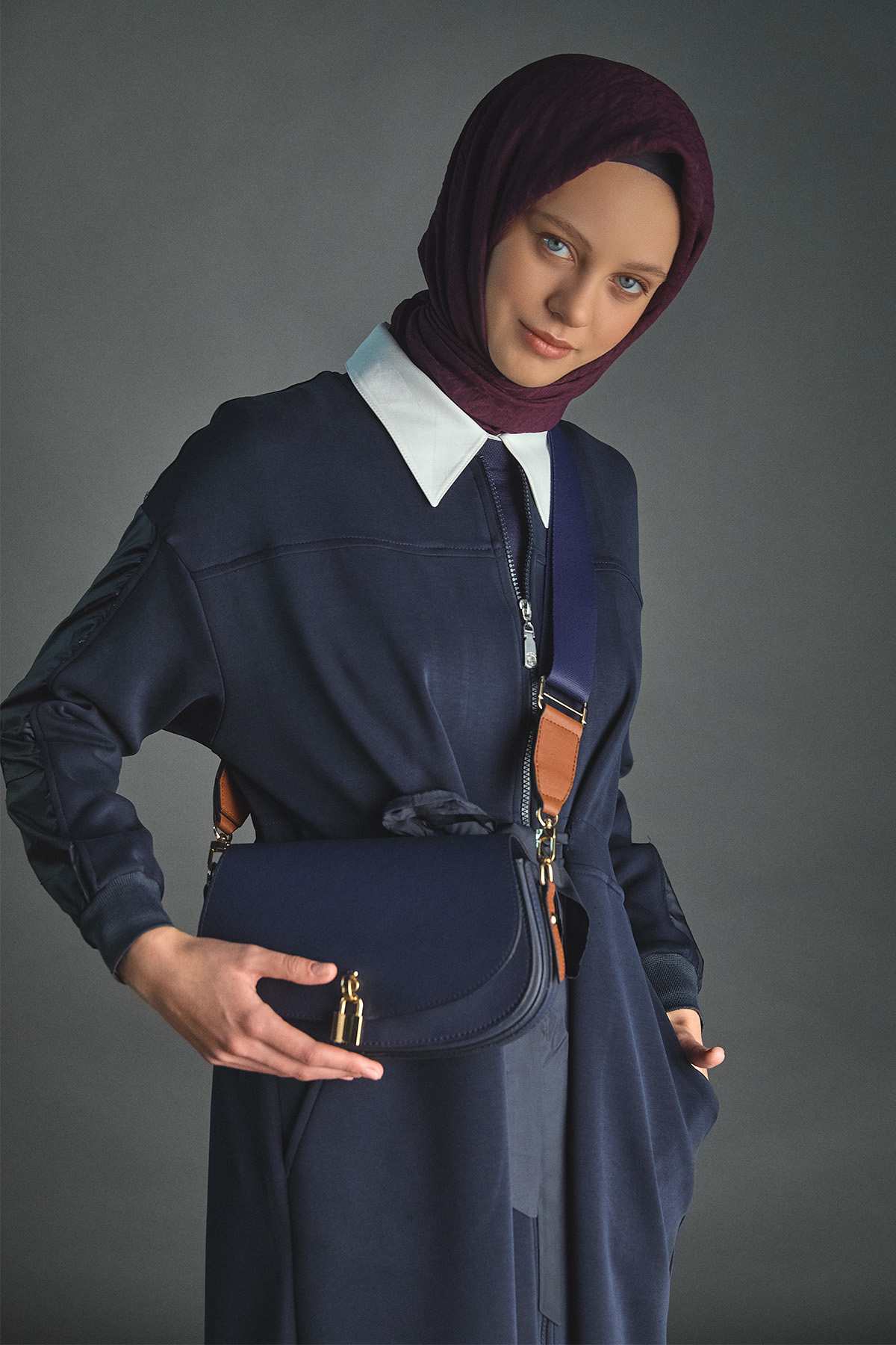 Kilit Aksesuarlı Çok Gözlü Sportif Omuz Çantası