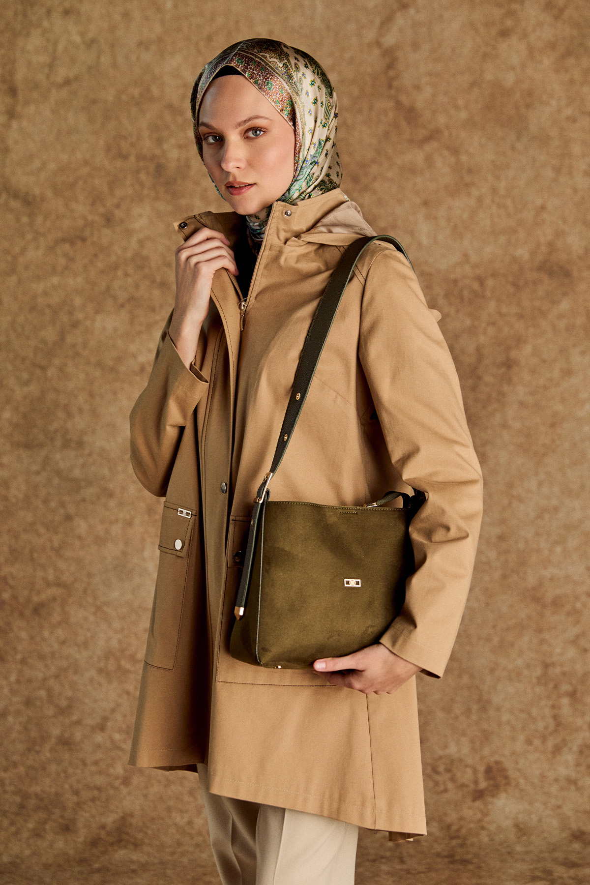 Ayarlanabilir Askılı Kol Çantası