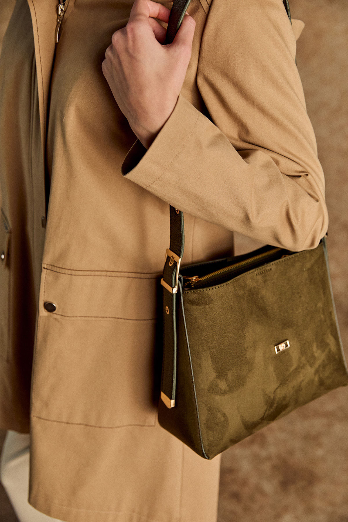 Ayarlanabilir Askılı Kol Çantası