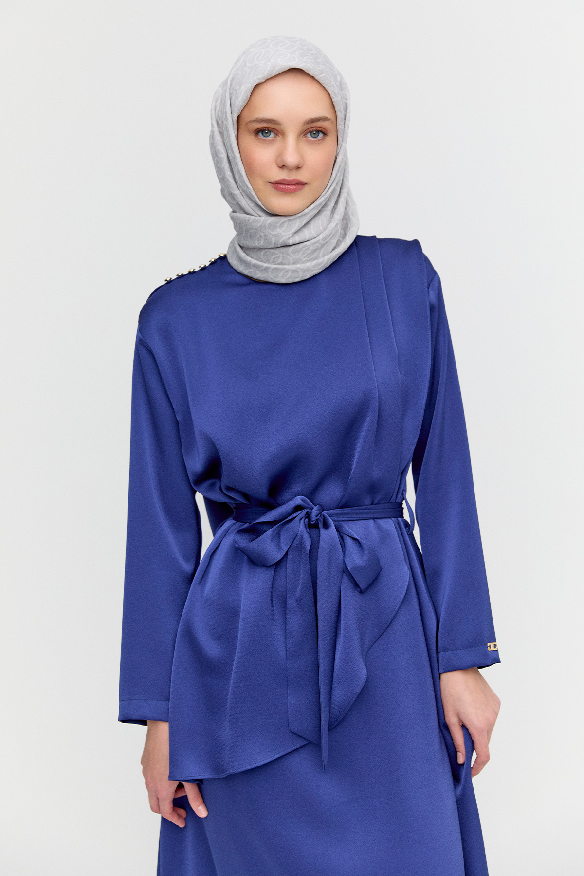 Kuşaklı Drape Detaylı Saten Elbise