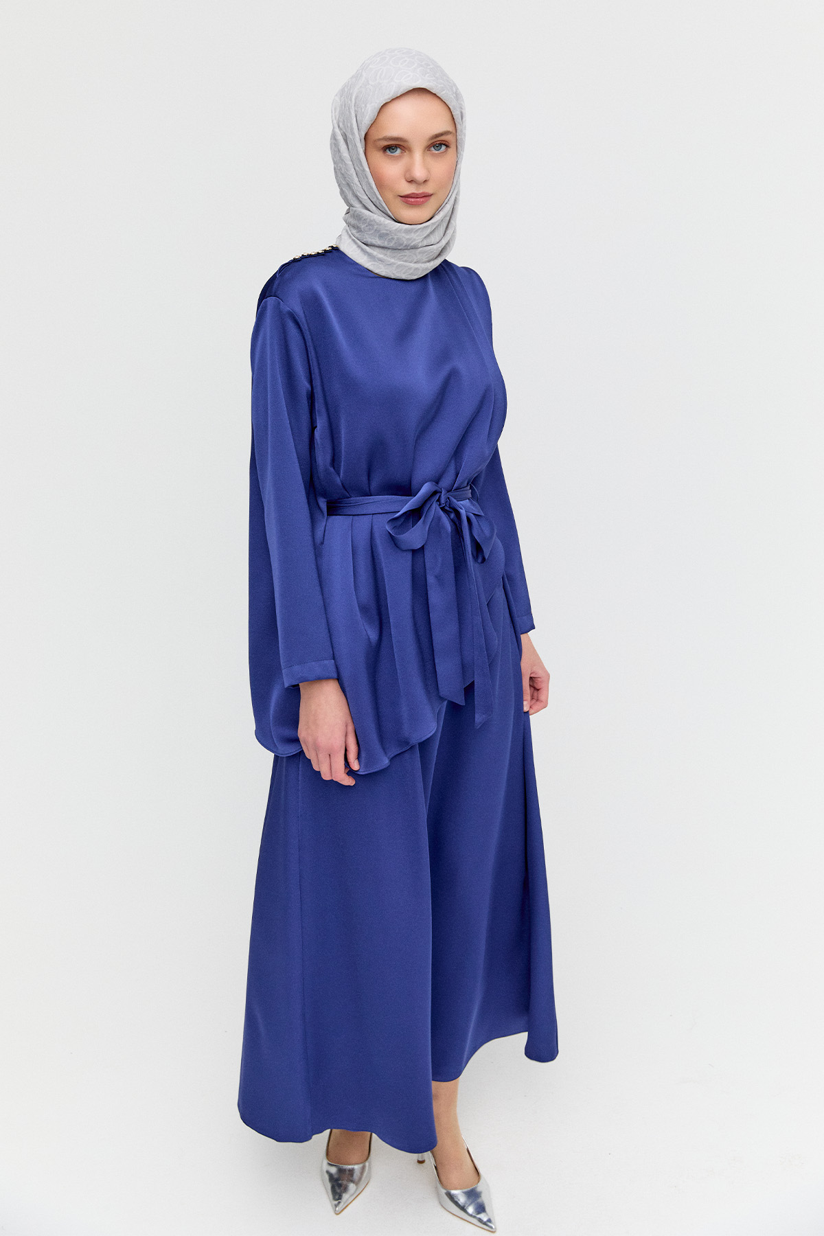 Kuşaklı Drape Detaylı Saten Elbise