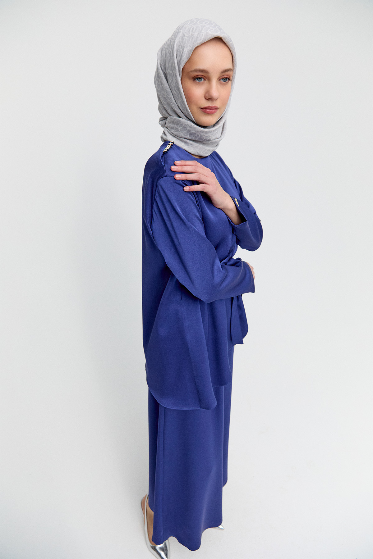 Kuşaklı Drape Detaylı Saten Elbise