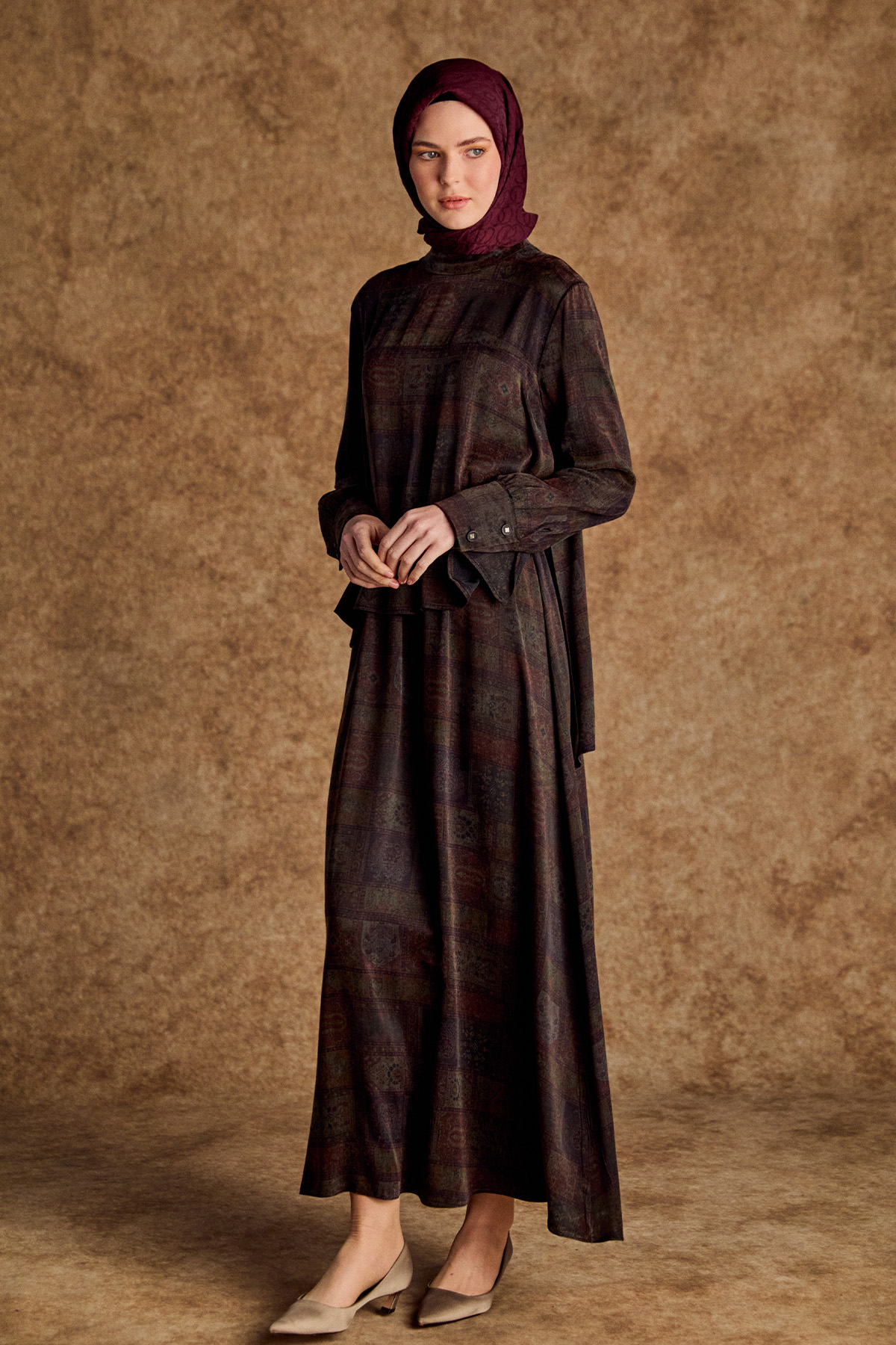 Pelerin Detaylı Desenli Elbise