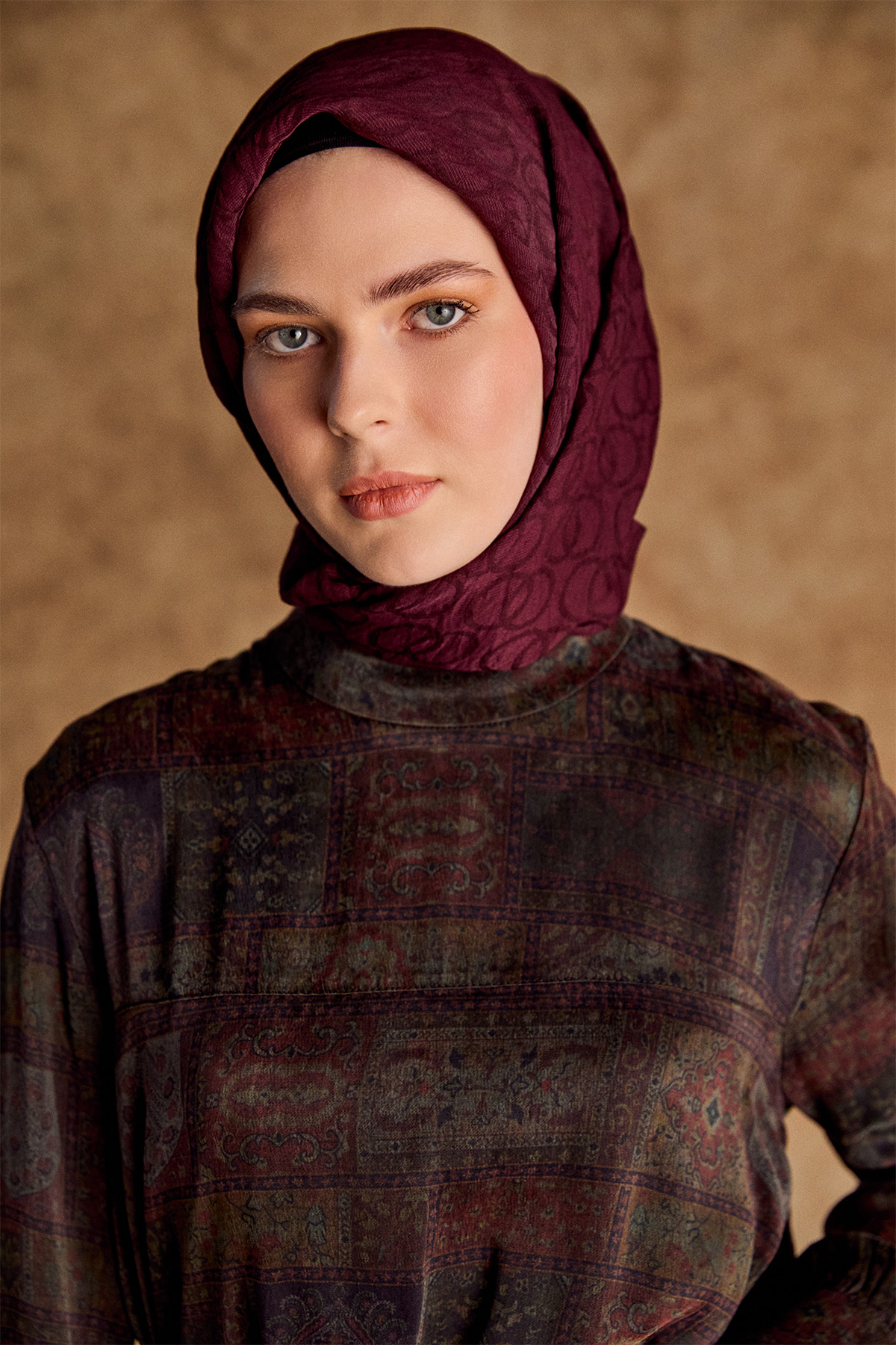 Pelerin Detaylı Desenli Elbise