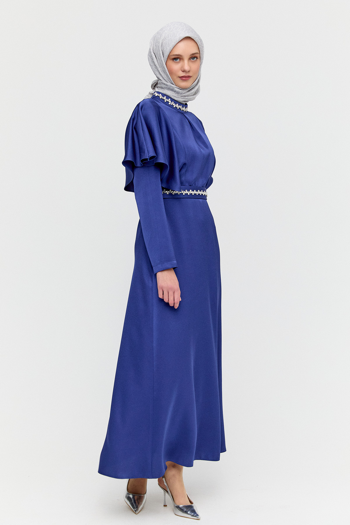 Taş Detaylı Volanlı Kemerli Elbise