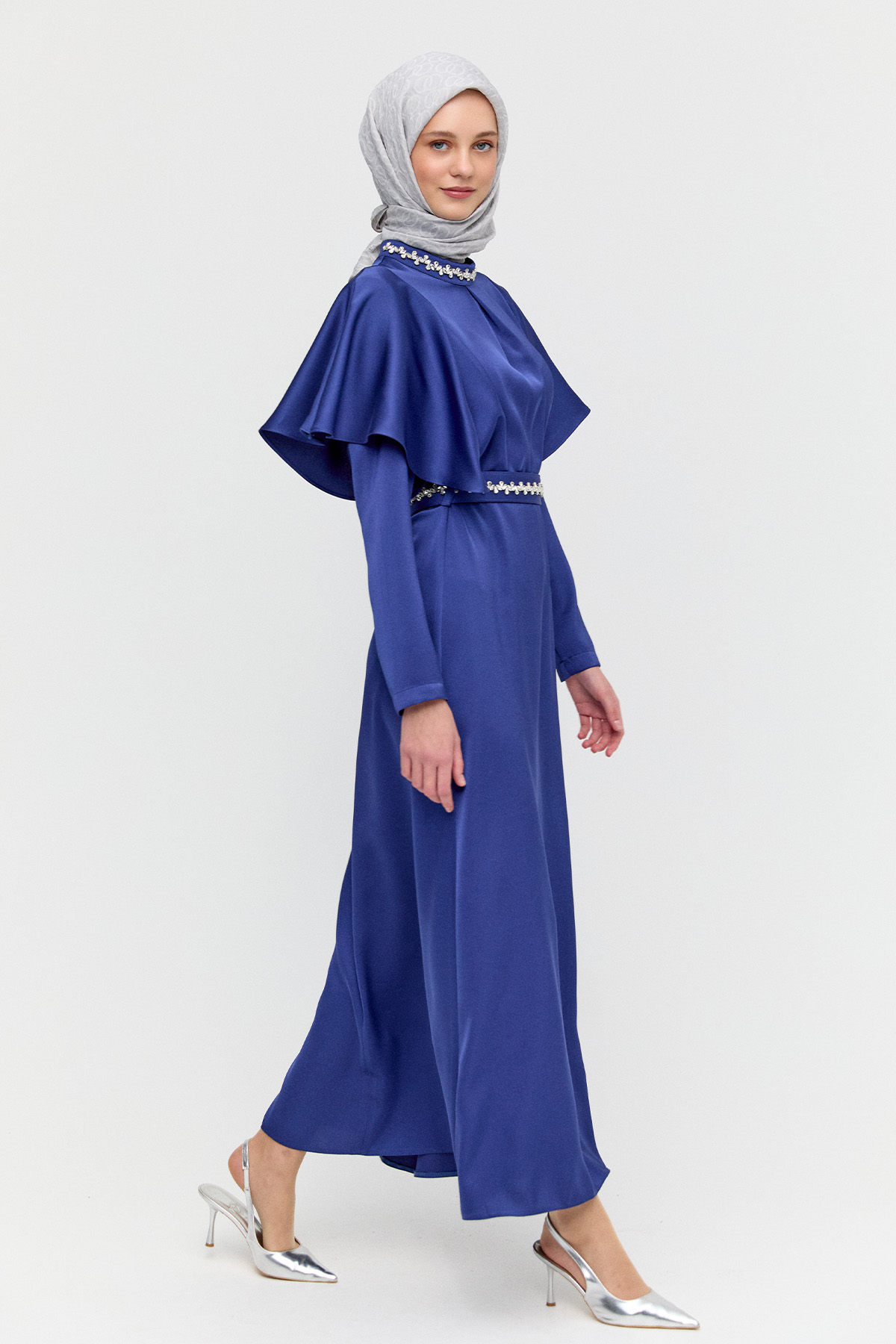 Taş Detaylı Volanlı Kemerli Elbise