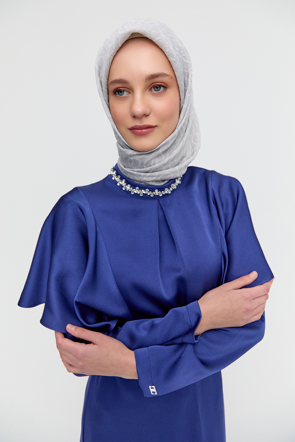 Taş Detaylı Volanlı Kemerli Elbise