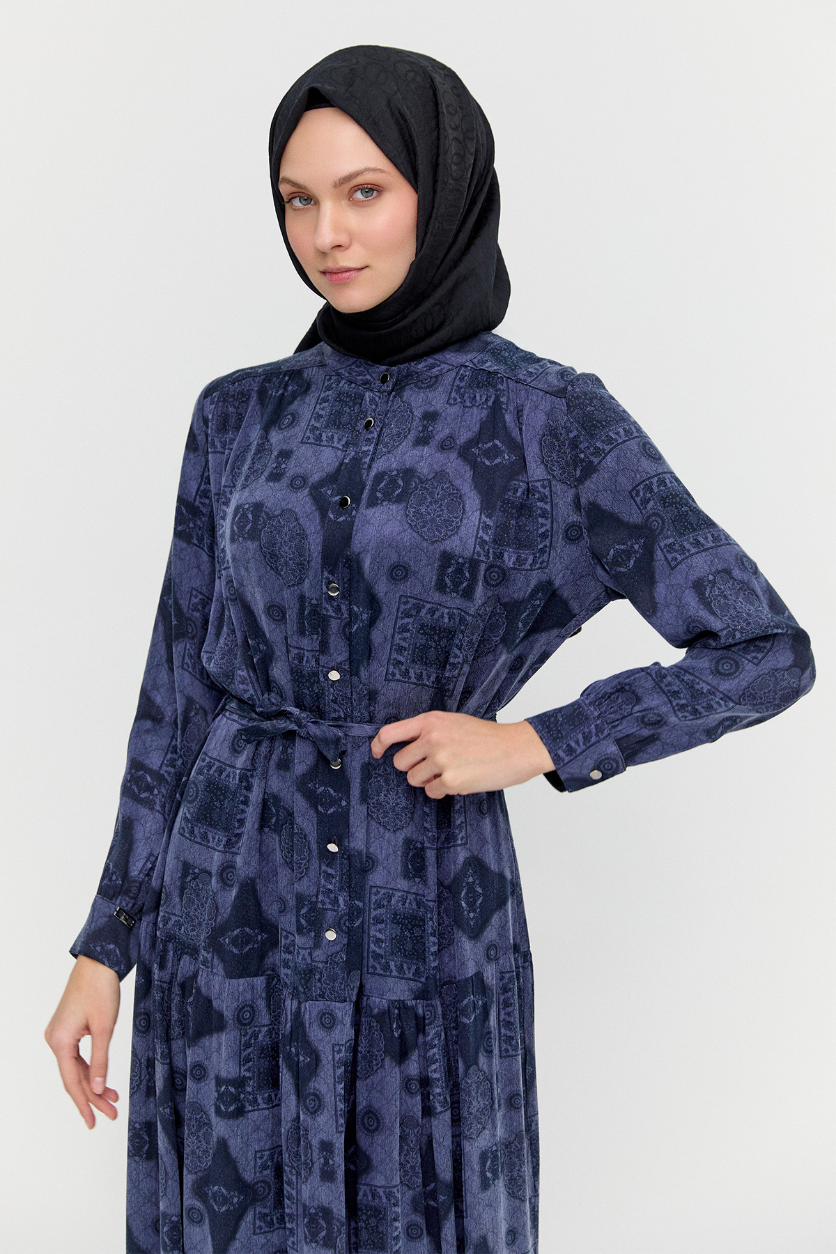 Hakim Yakalı Kuşaklı Katmanlı Elbise