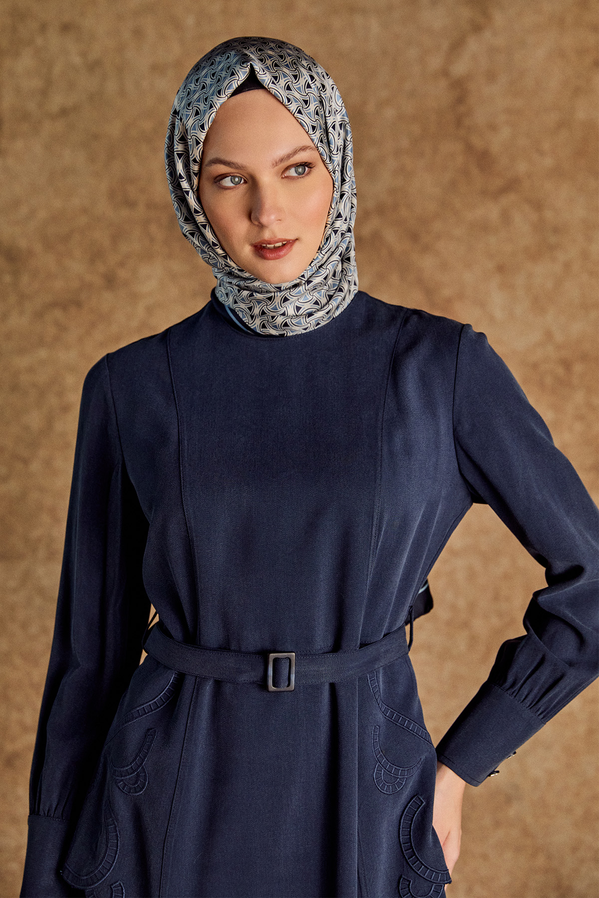 Yakma Desenli Kemerli Elbise