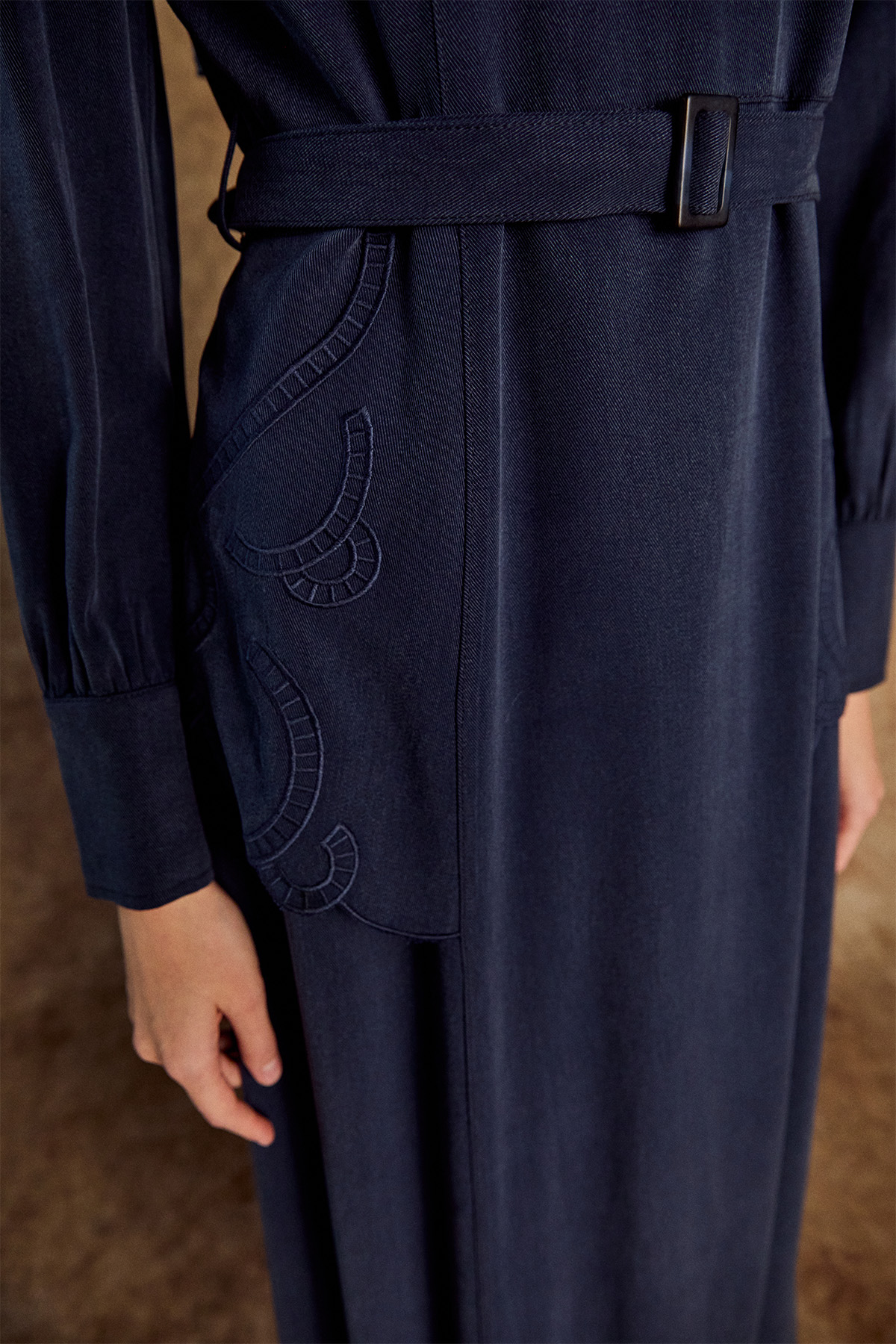 Yakma Desenli Kemerli Elbise