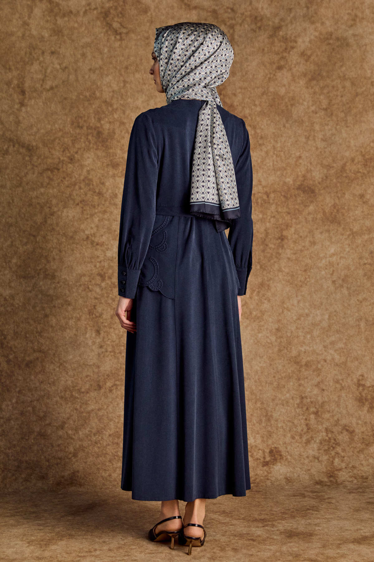 Yakma Desenli Kemerli Elbise