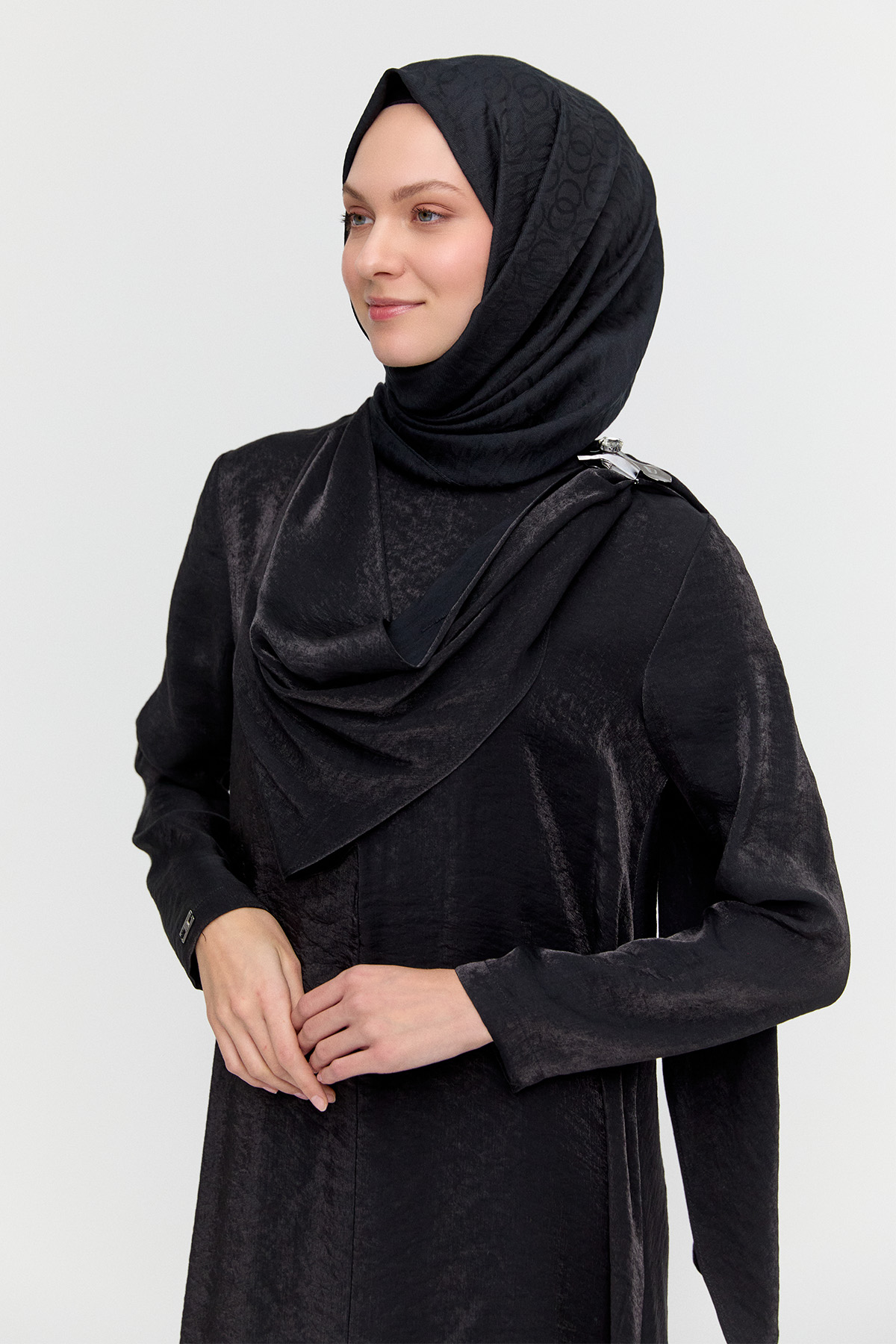 Fular Yakalı Jakarlı Elbise