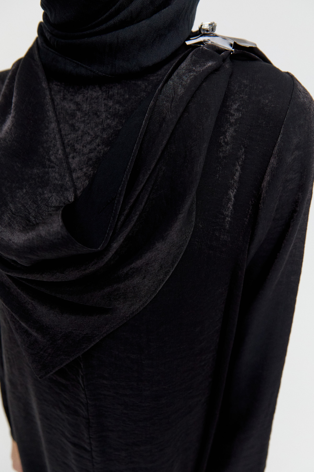 Fular Yakalı Jakarlı Elbise