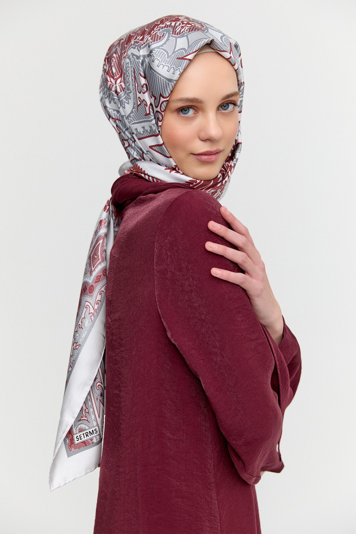 Fular Yakalı Jakarlı Elbise