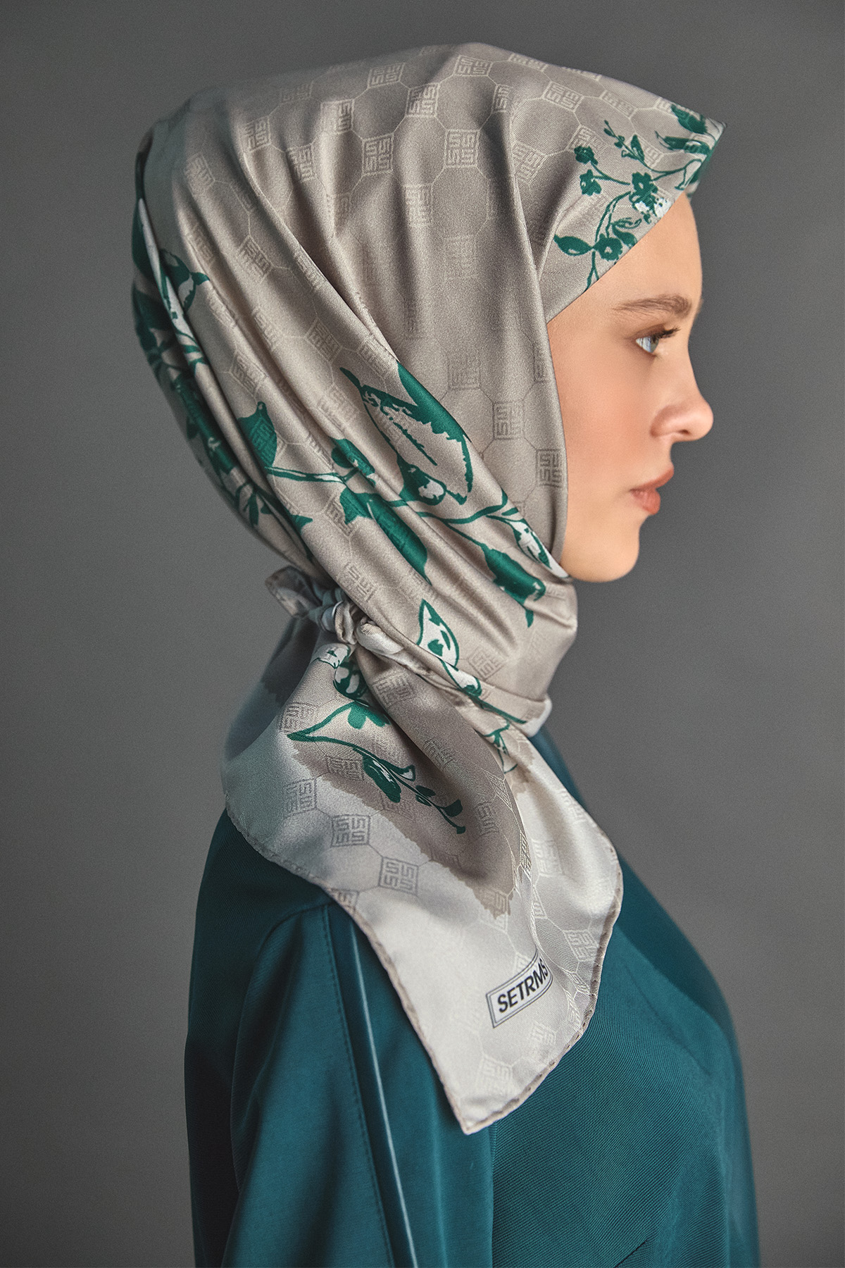 Çiçek Desenli Jakarlı Eşarp