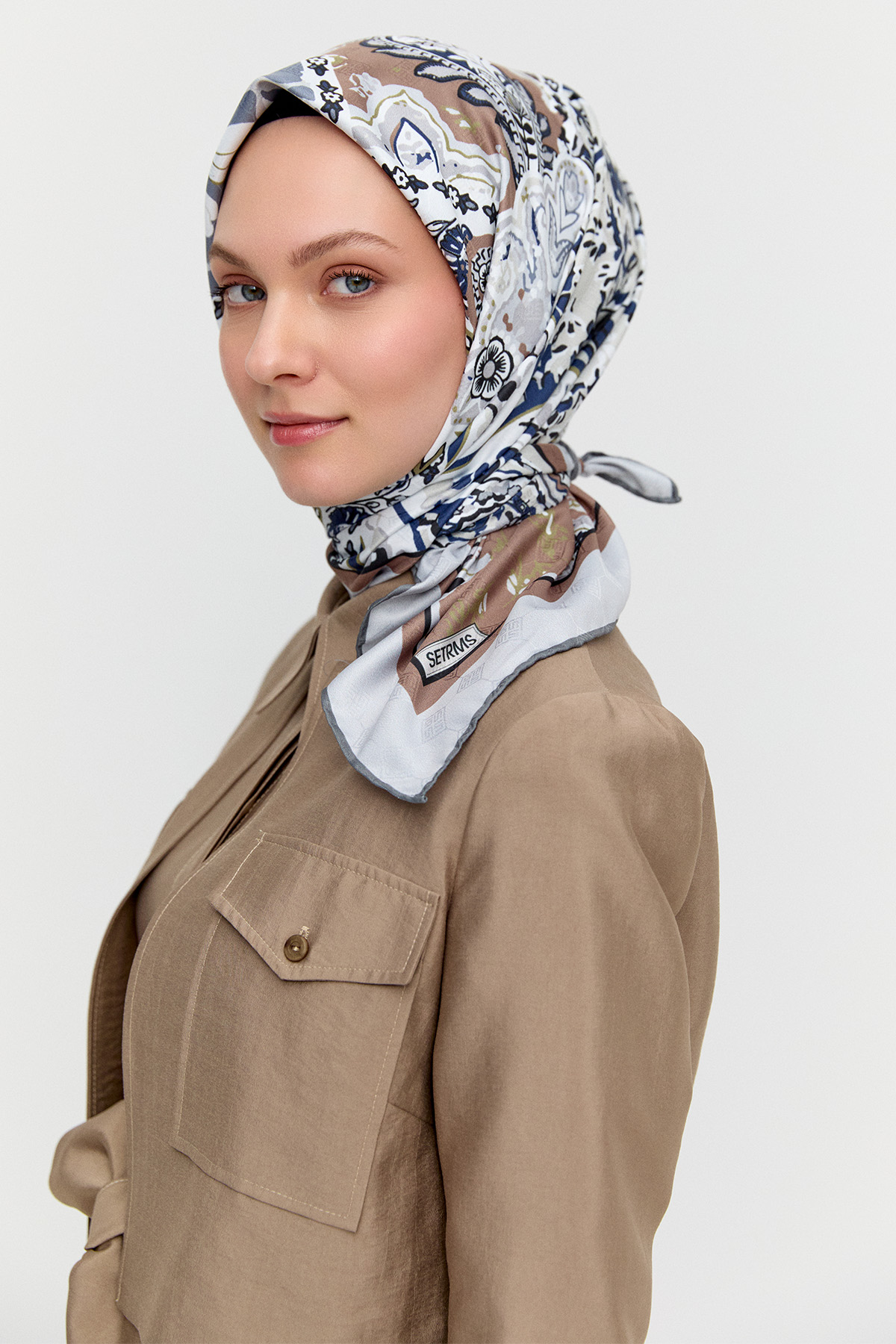 Geleneksel Motifli Jakarlı Eşarp