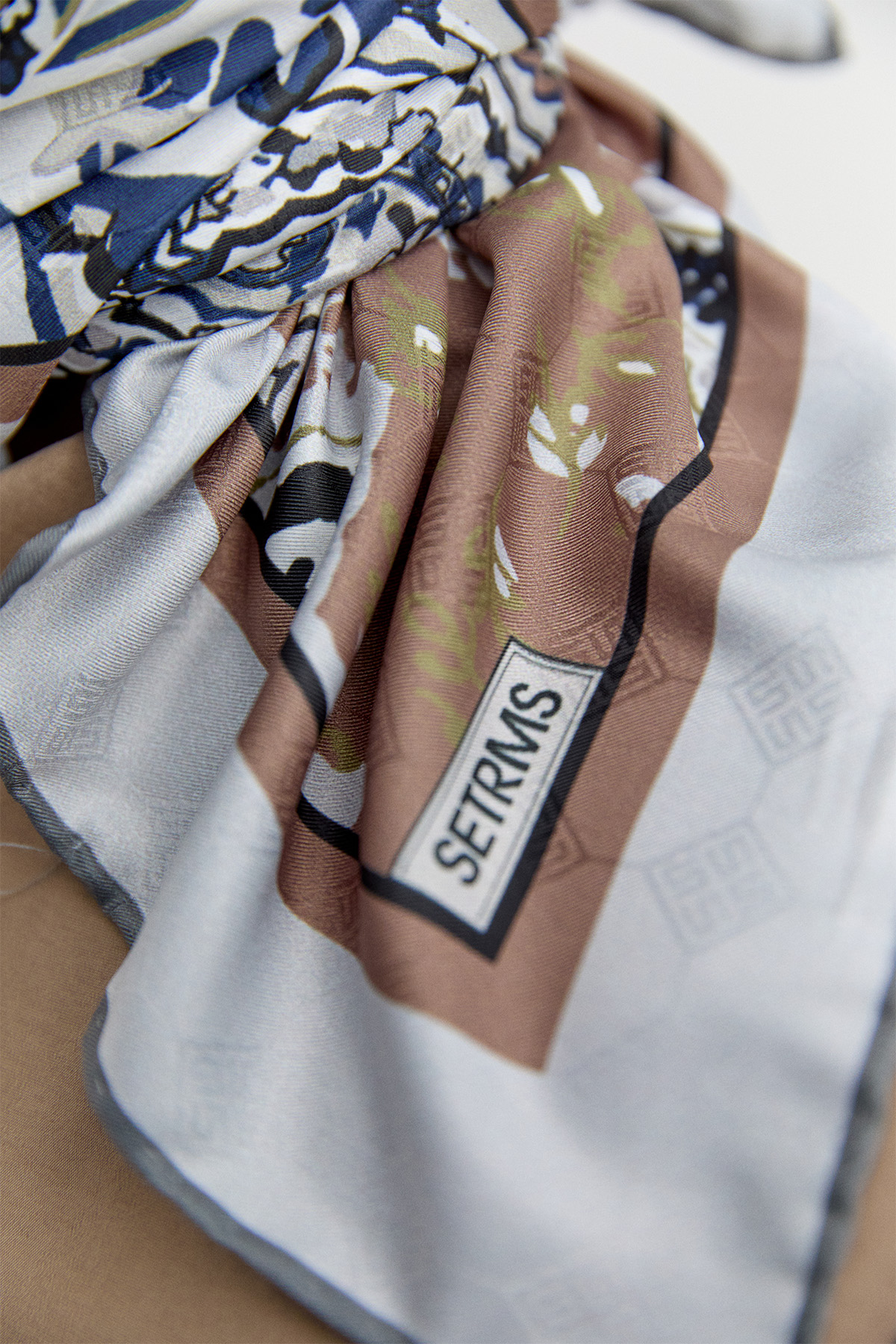 Geleneksel Motifli Jakarlı Eşarp