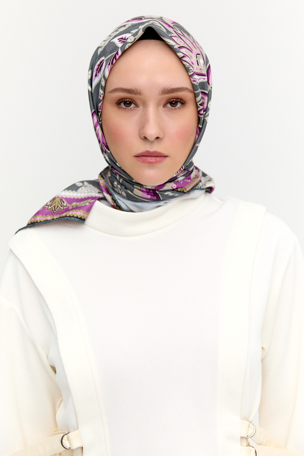 Çok Renkli Çiçek Desenli Eşarp, Tesettür Giyim