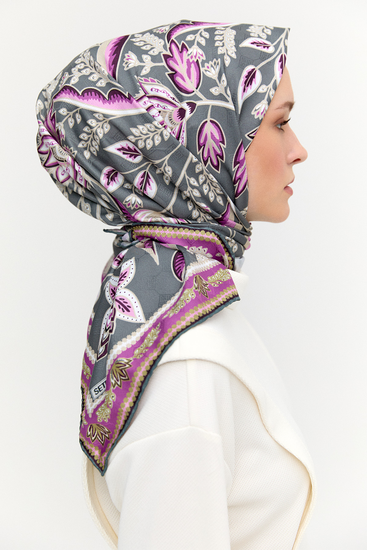 Çok Renkli Çiçek Desenli Eşarp, Tesettür Giyim