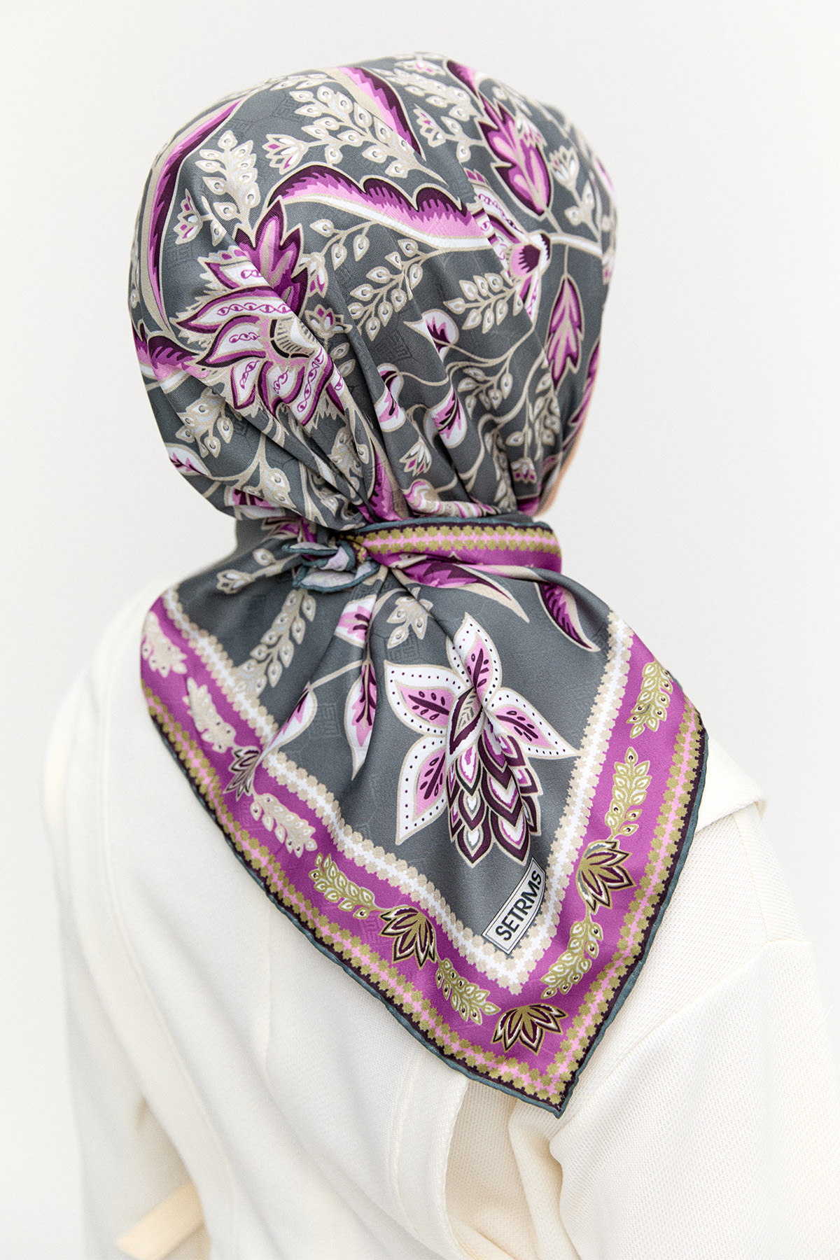 Çok Renkli Çiçek Desenli Eşarp, Tesettür Giyim