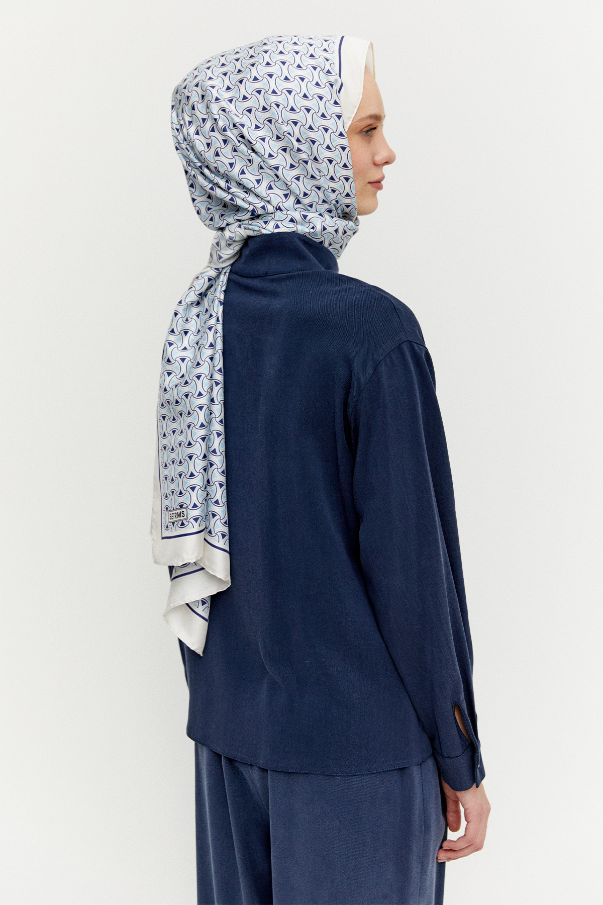 Çift Cepli Yüksek Yakalı Lyocell Gömlek