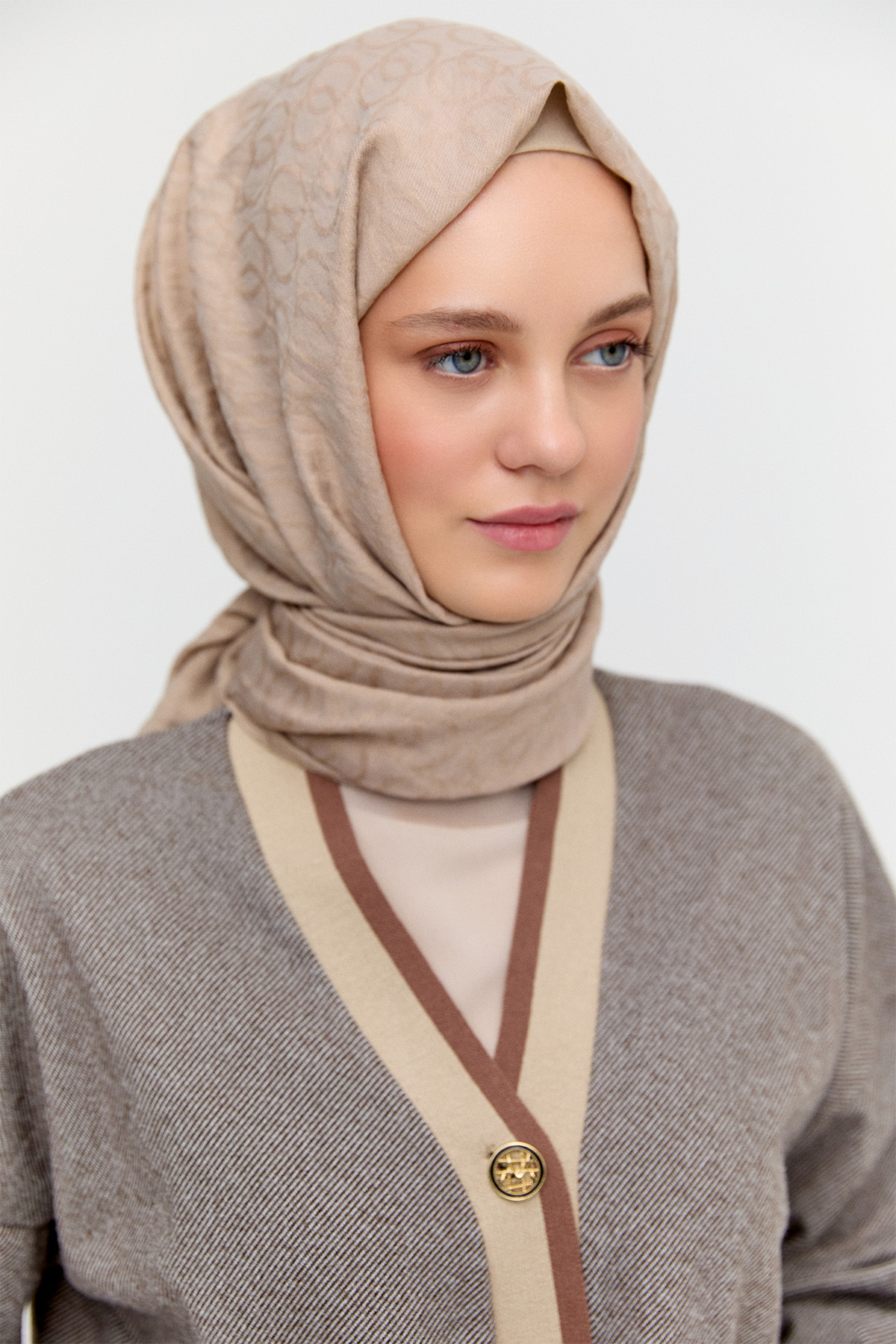 Düğme Detaylı Ribanalı Hırka