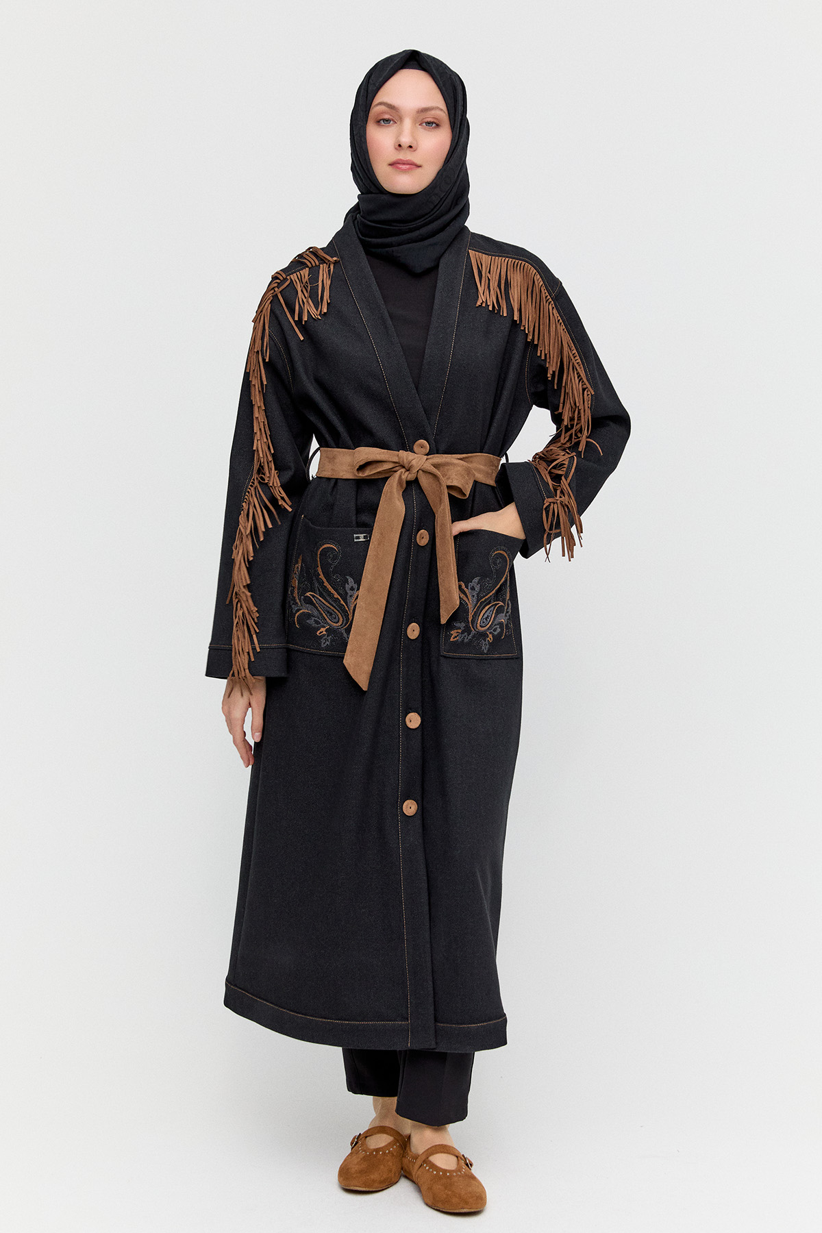 Püskül Detaylı Uzun Kap