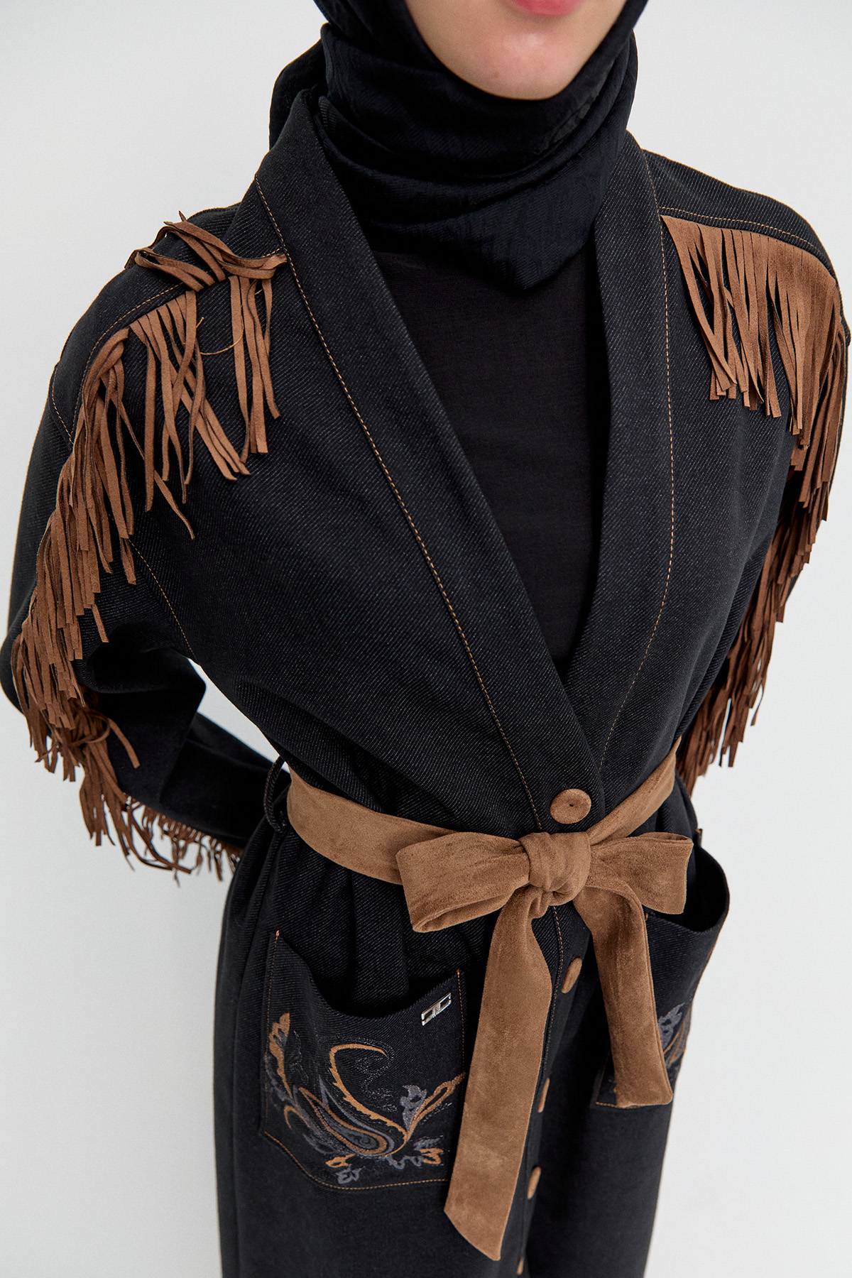 Püskül Detaylı Uzun Kap