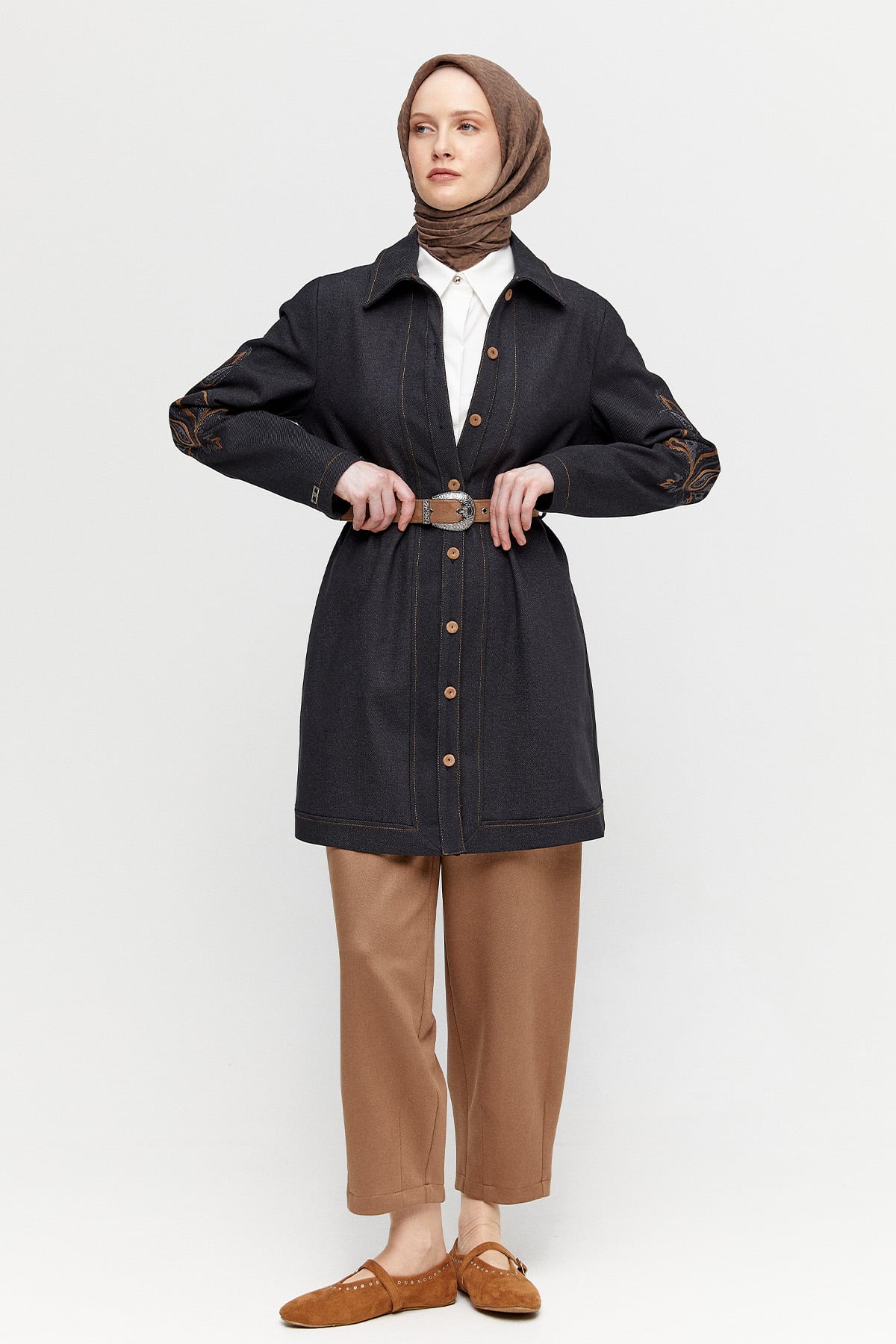 Nakışlı Süet Kemerli Kap, Tesettür Giyim