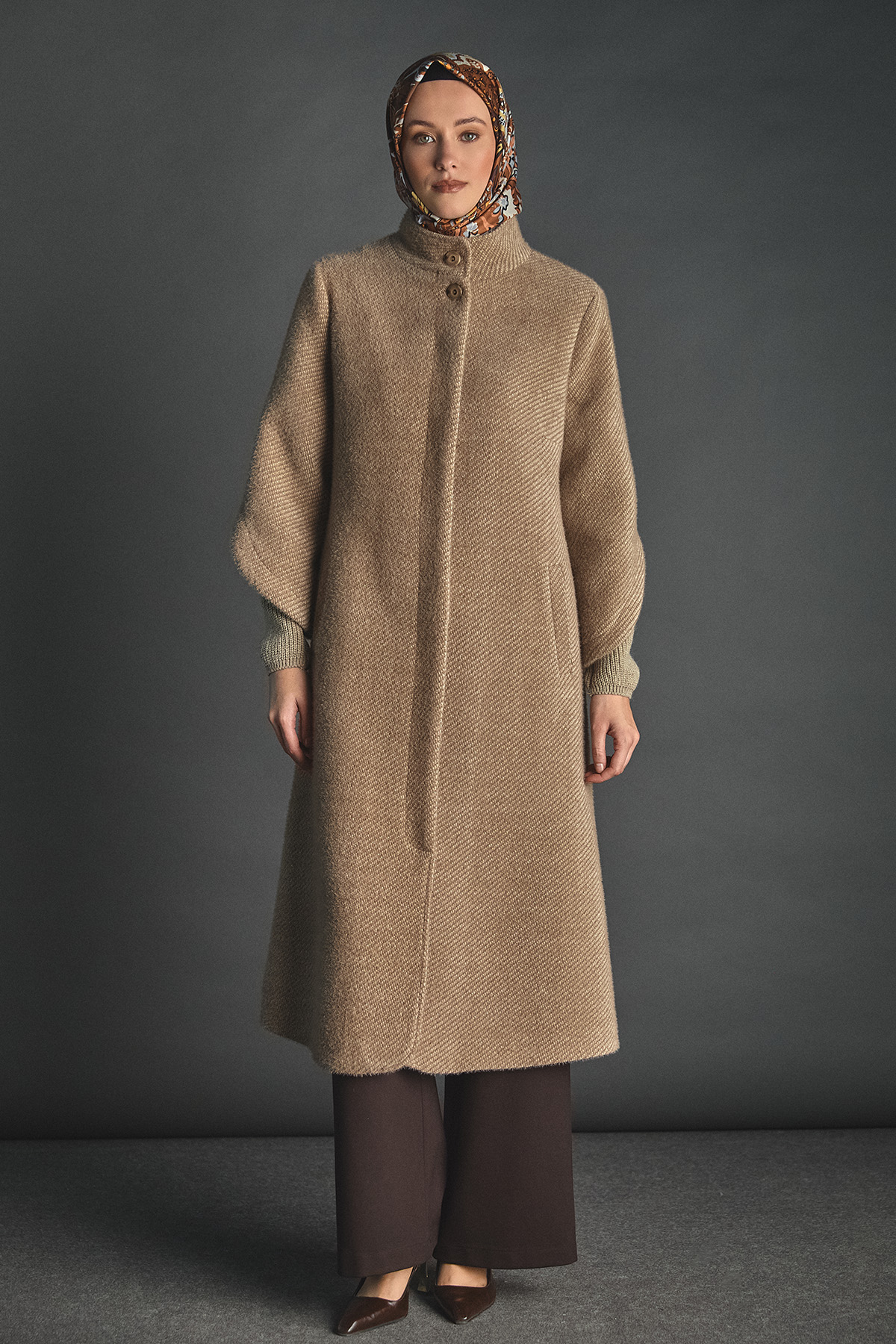 Yüksek Yakalı Lale Kol Ribanalı Kaban