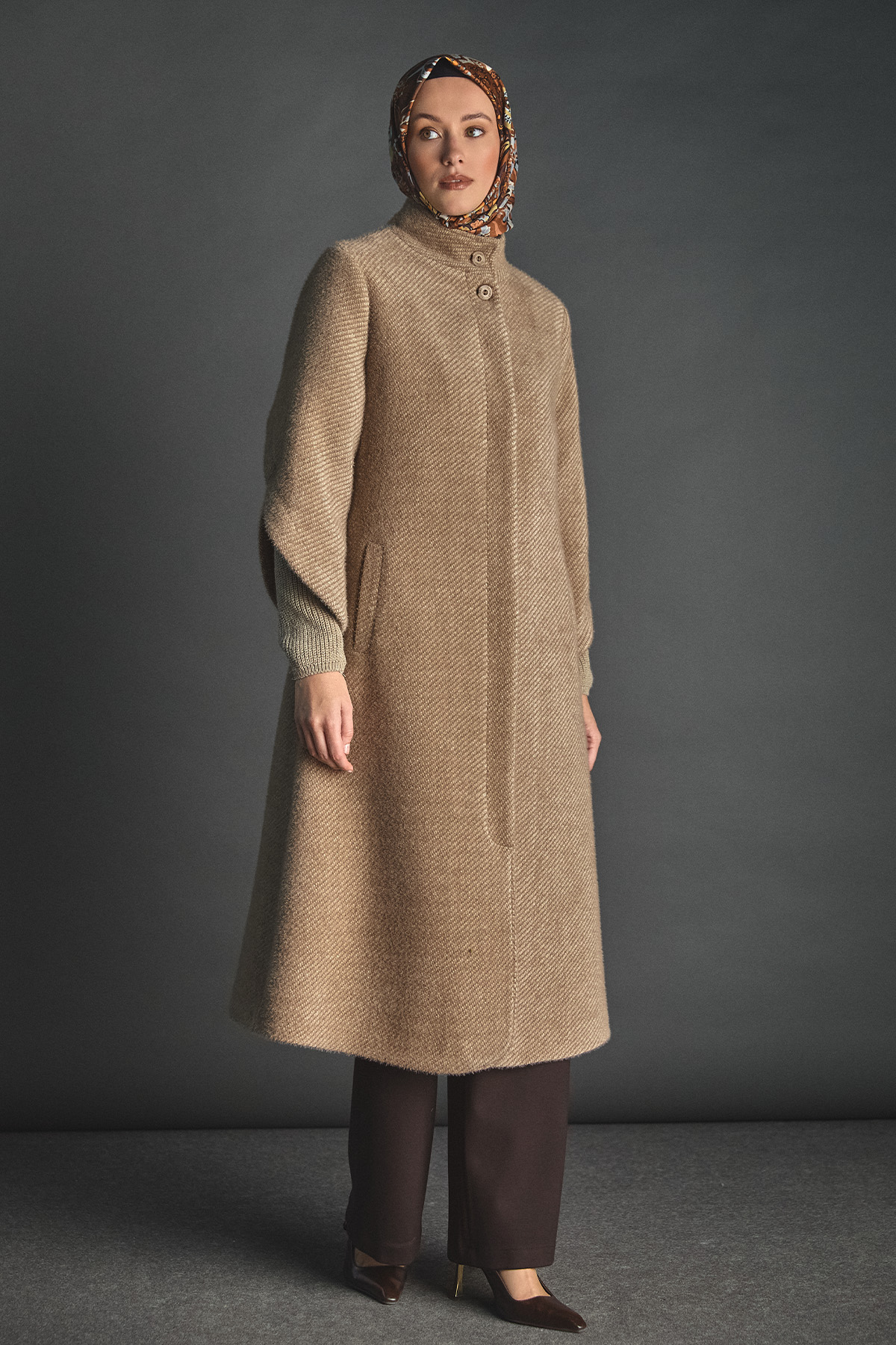 Yüksek Yakalı Lale Kol Ribanalı Kaban